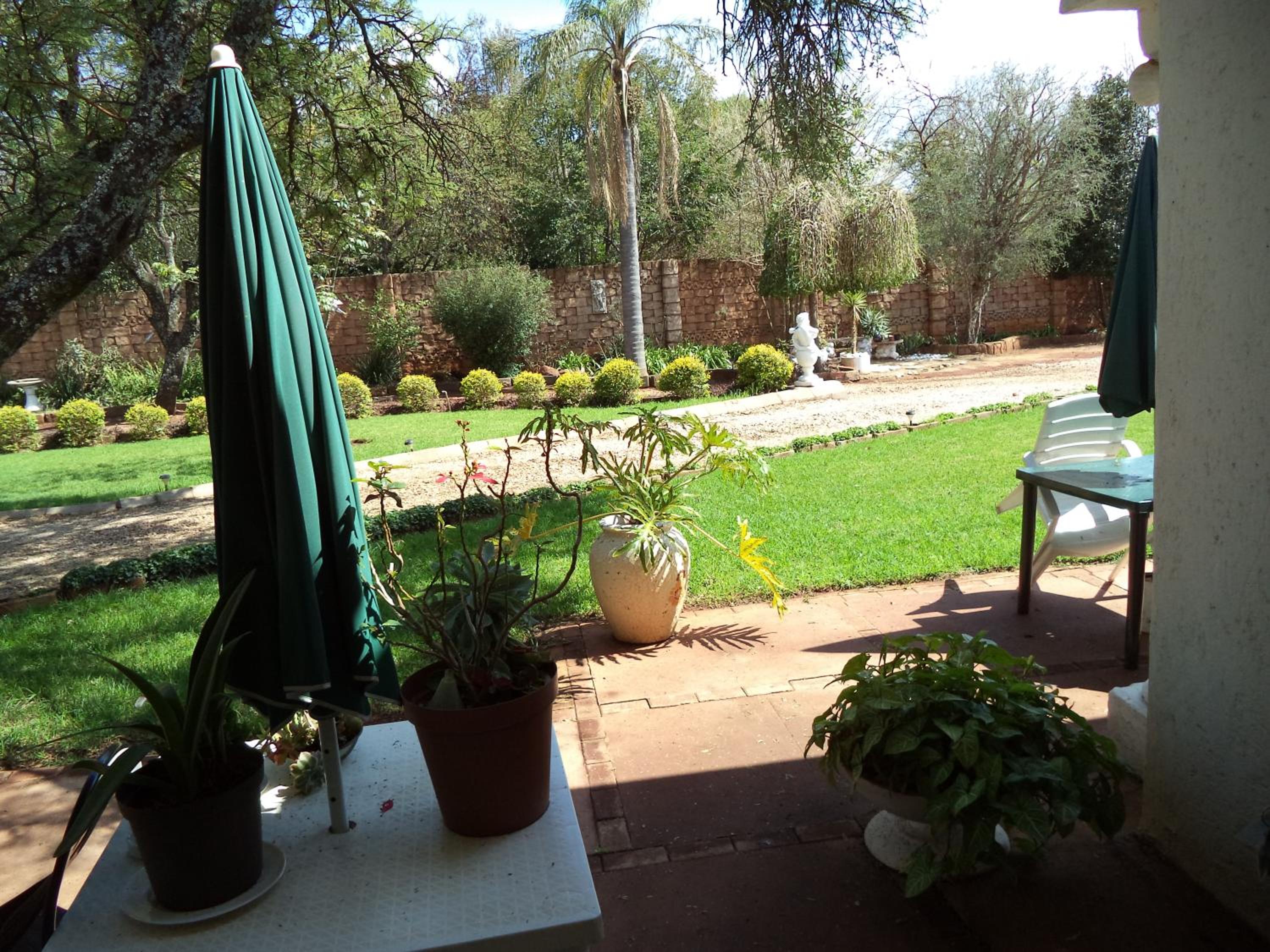 Heatherdale Guesthouse & Shuttle Services