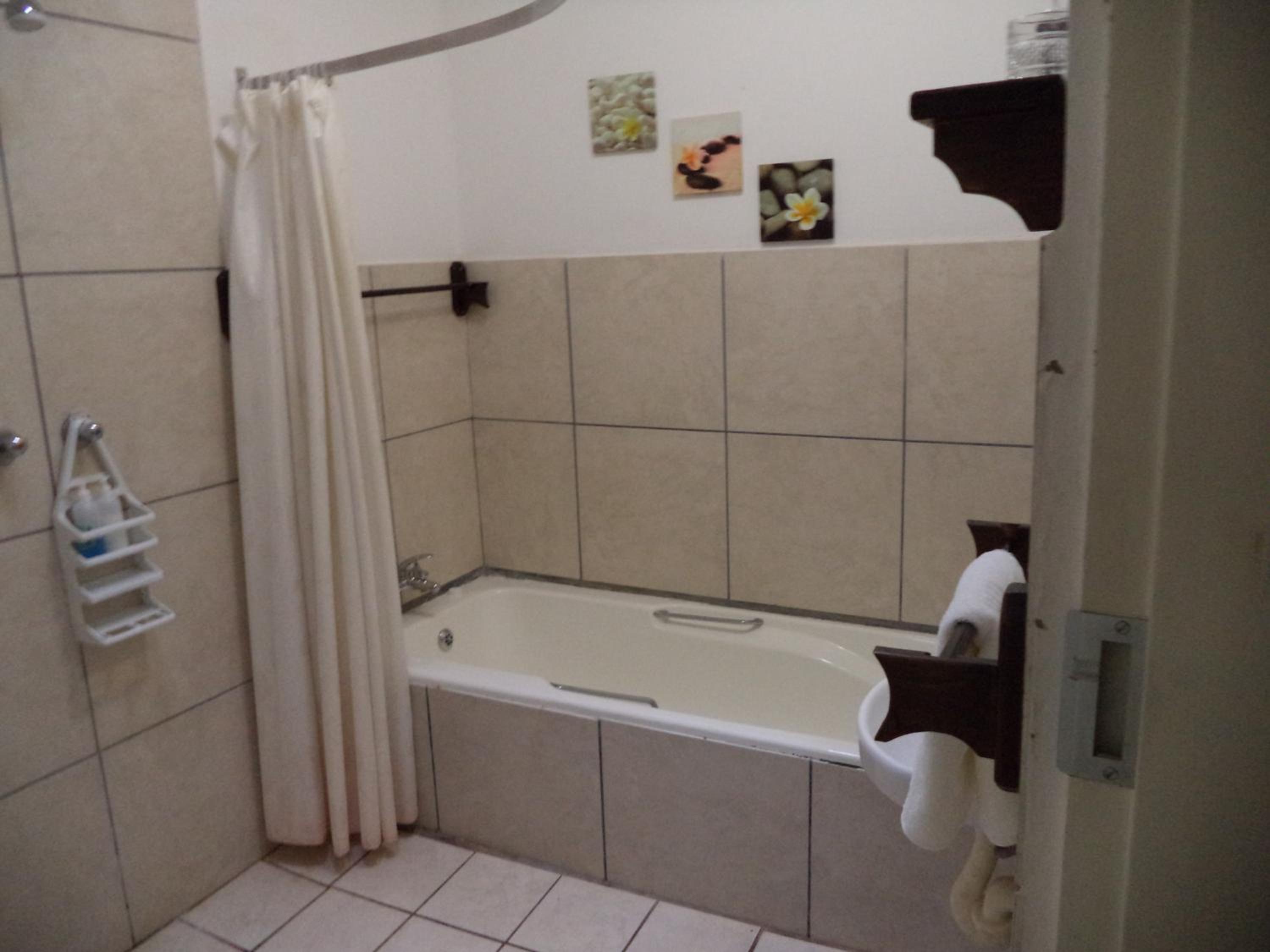 Heatherdale Guesthouse & Shuttle Services
