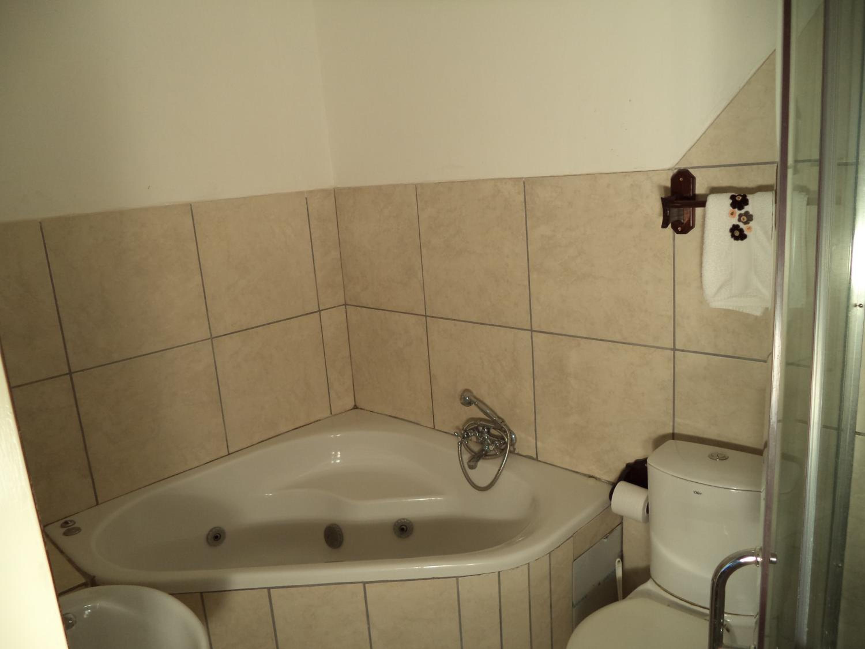 Heatherdale Guesthouse & Shuttle Services