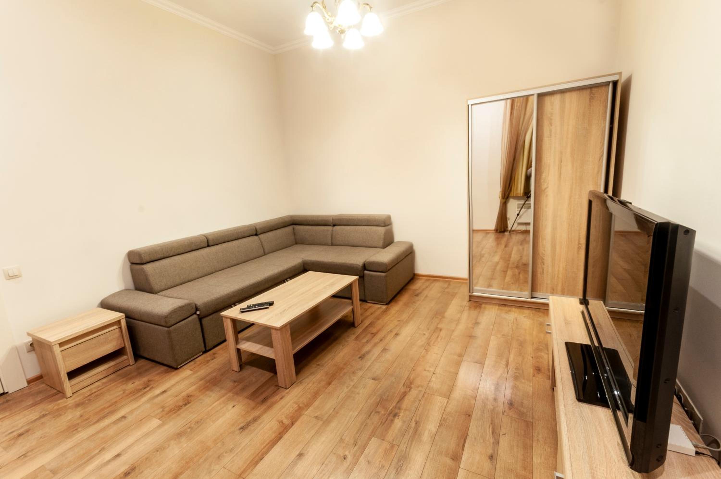 Wonderful flat on city center (Mukachivska 4/8) view 2