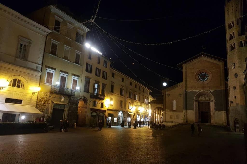 ...all'Archetto di Sant'Andrea......pieno centro view 2