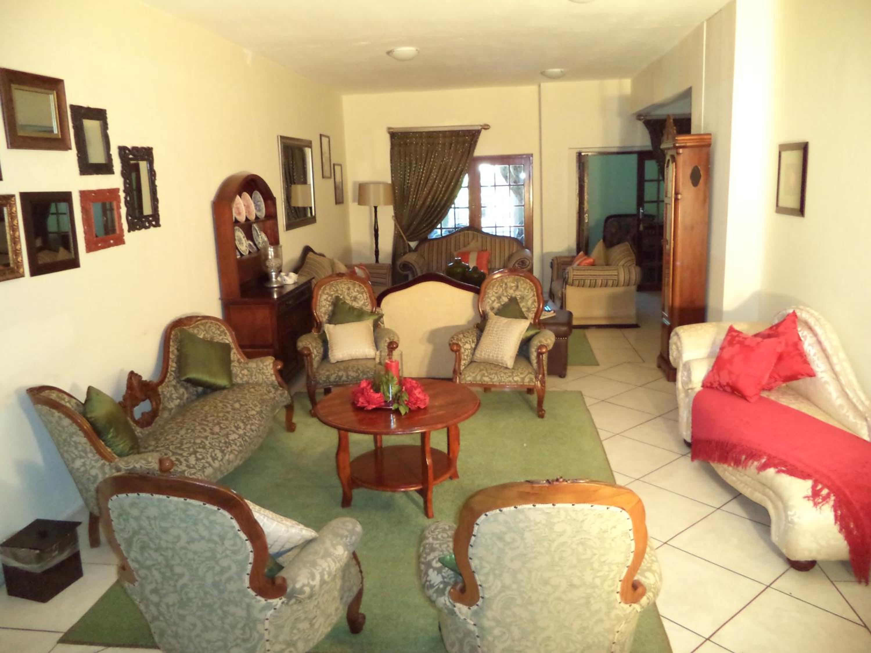 Heatherdale Guesthouse & Shuttle Services