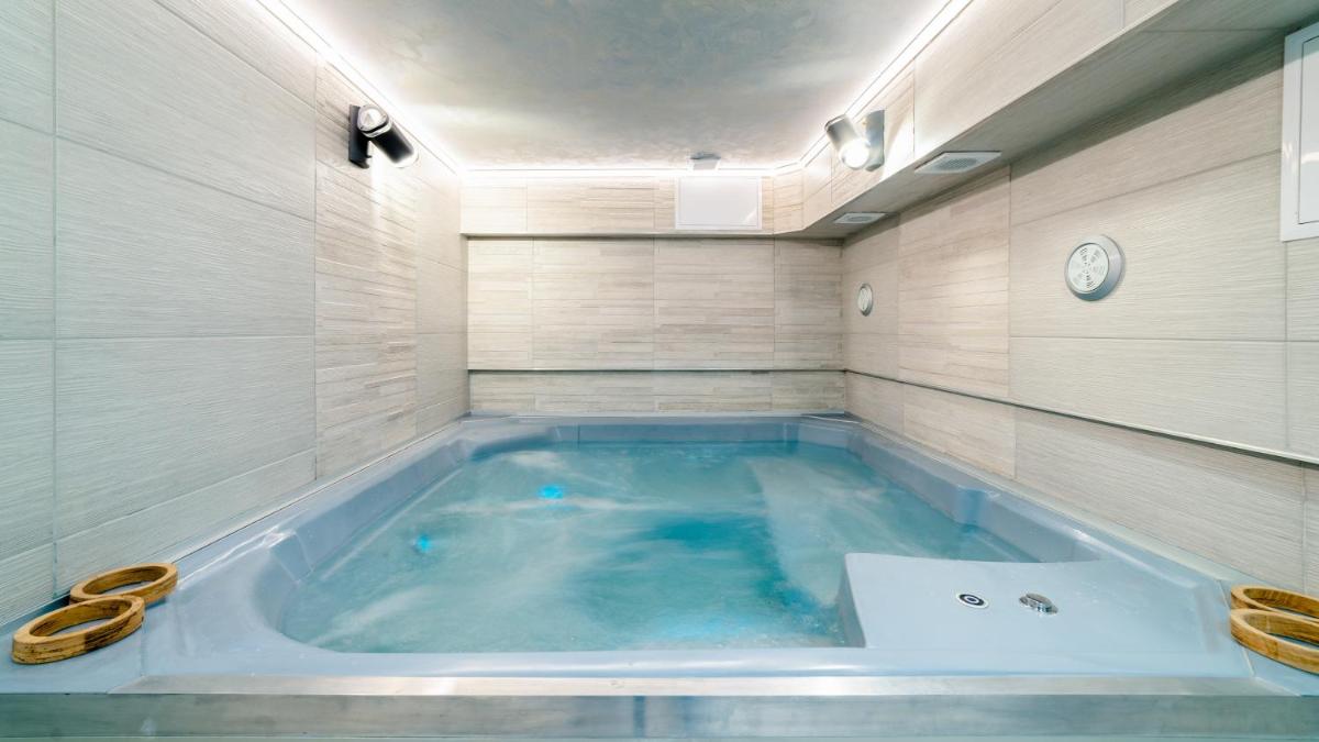 Jacuzzi