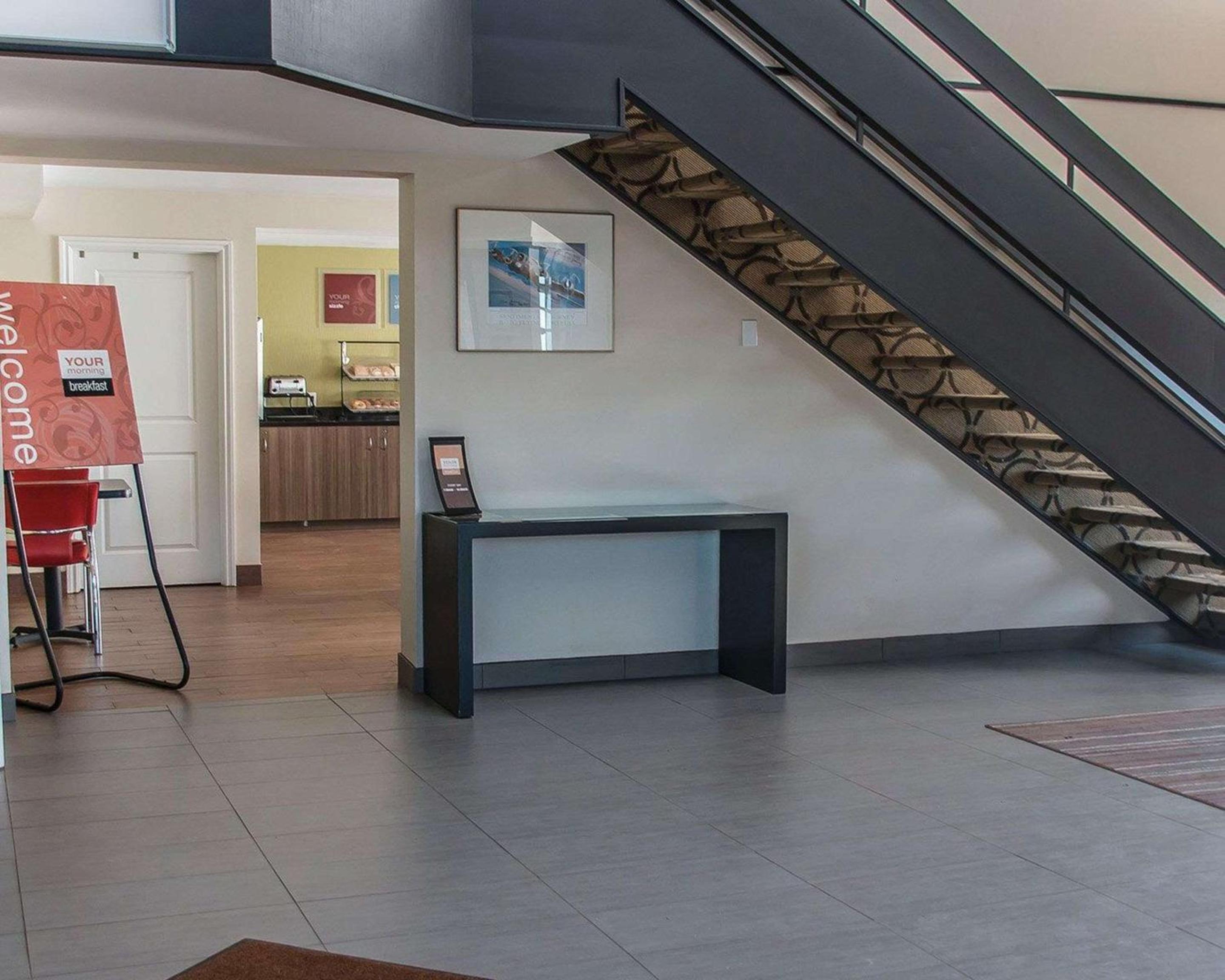 Brandon Vacations - Comfort Inn - Property Image 1