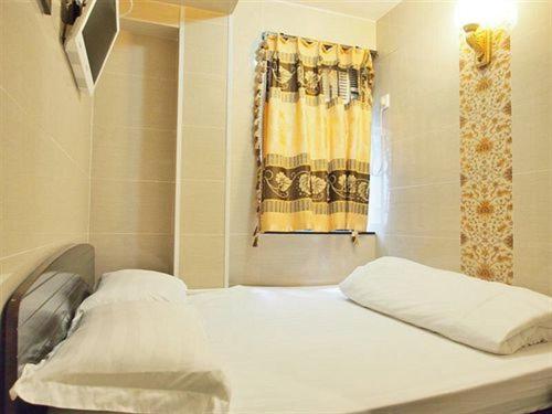 Davao Hostel Block D 24 HOUR RECEPTION 10TH FLOOR FLAT D8 CHUNGKING MANSION TSIM SHA TSUI KOWLOON