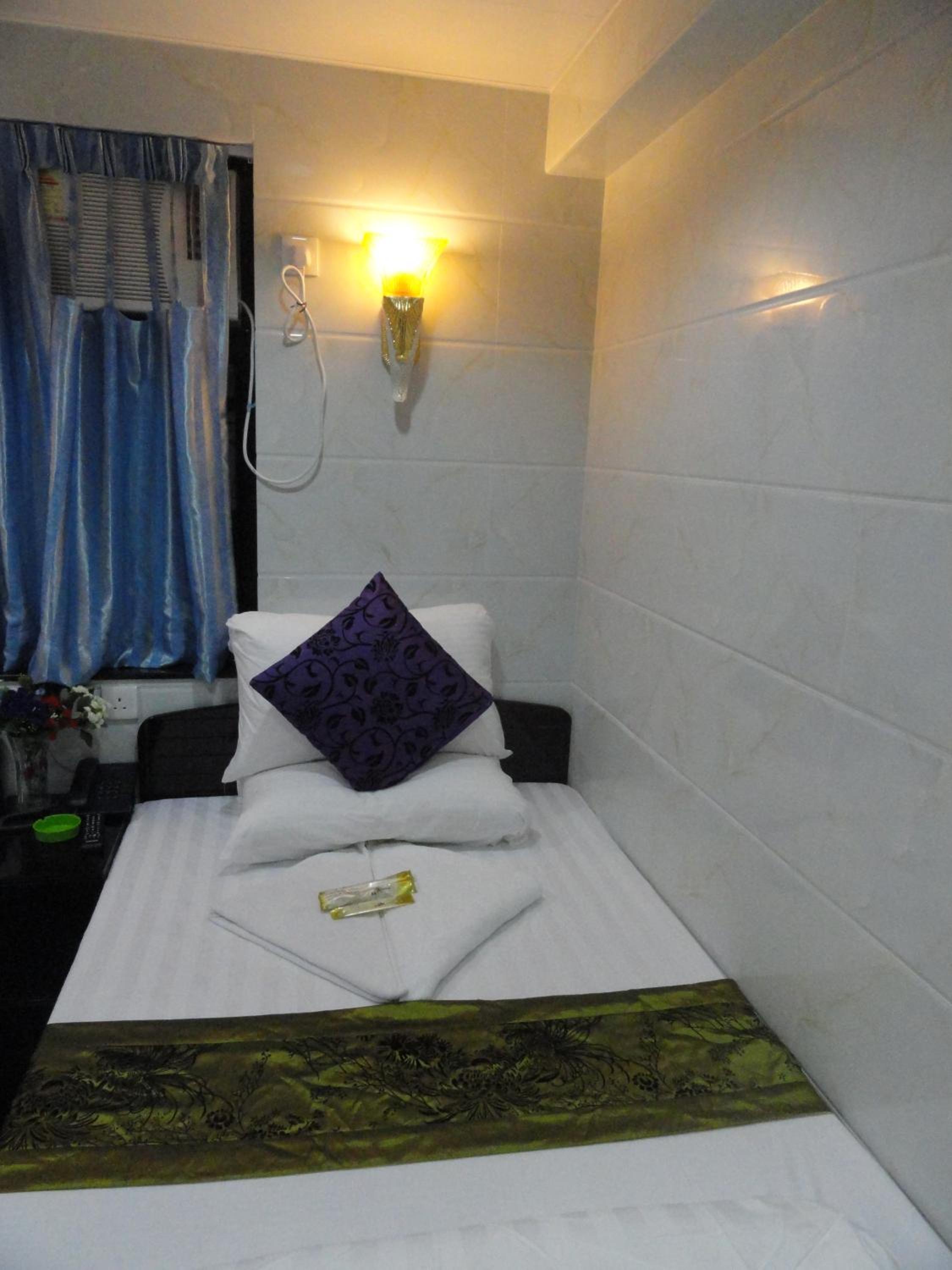 Davao Hostel Block D 24 HOUR RECEPTION 10TH FLOOR FLAT D8 CHUNGKING MANSION TSIM SHA TSUI KOWLOON
