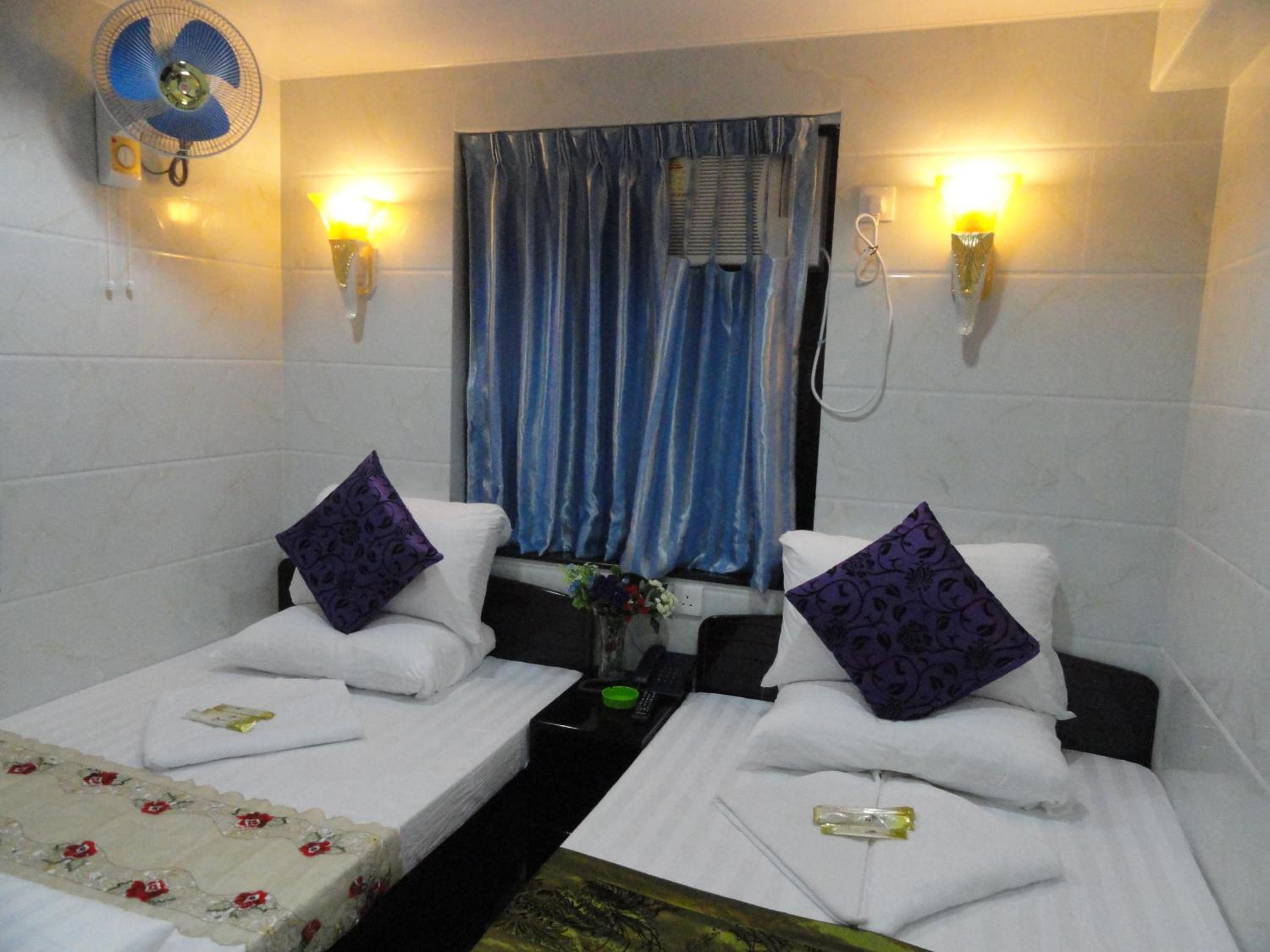 Davao Hostel Block D 24 HOUR RECEPTION 10TH FLOOR FLAT D8 CHUNGKING MANSION TSIM SHA TSUI KOWLOON