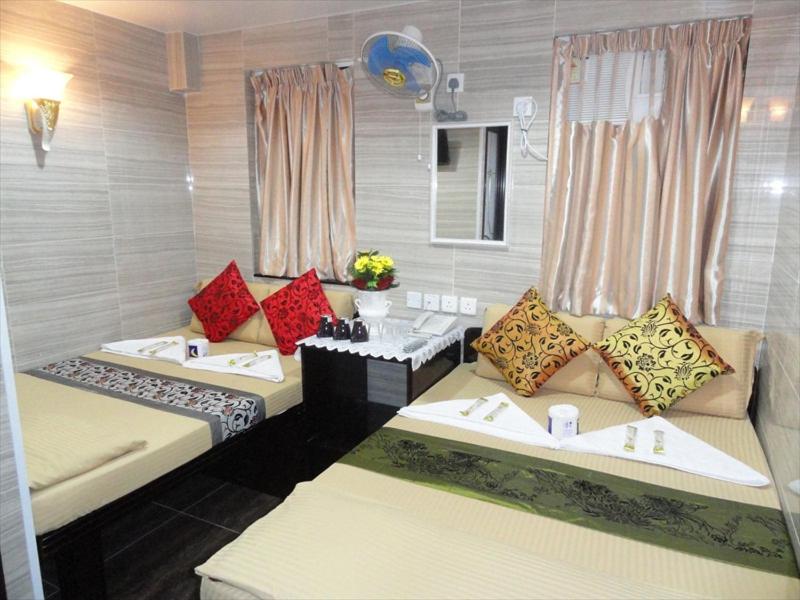 Davao Hostel Block D 24 HOUR RECEPTION 10TH FLOOR FLAT D8 CHUNGKING MANSION TSIM SHA TSUI KOWLOON