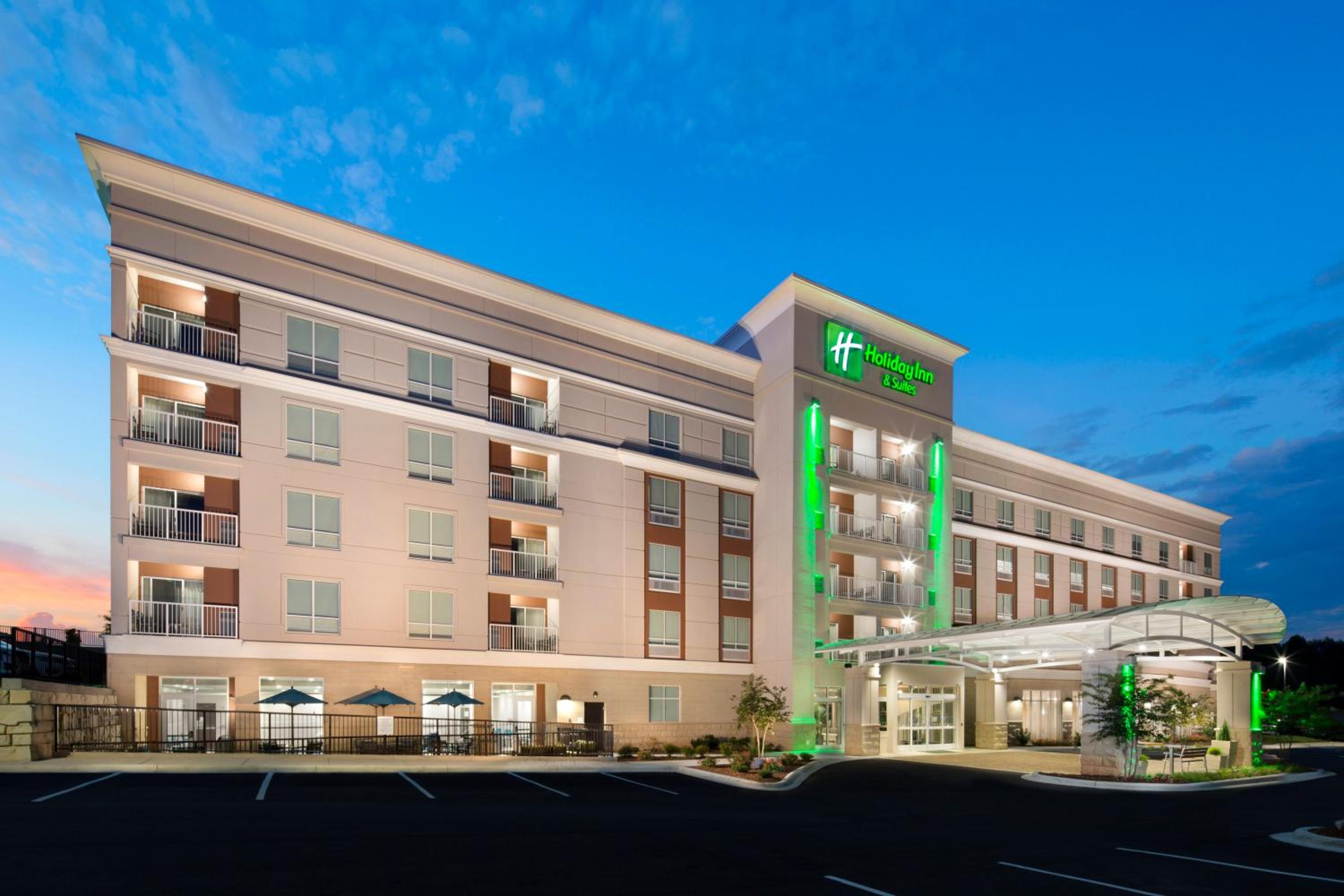 Hotel Holiday Inn & Suites Arden - Asheville Airport, an IHG Hotel - Image 1