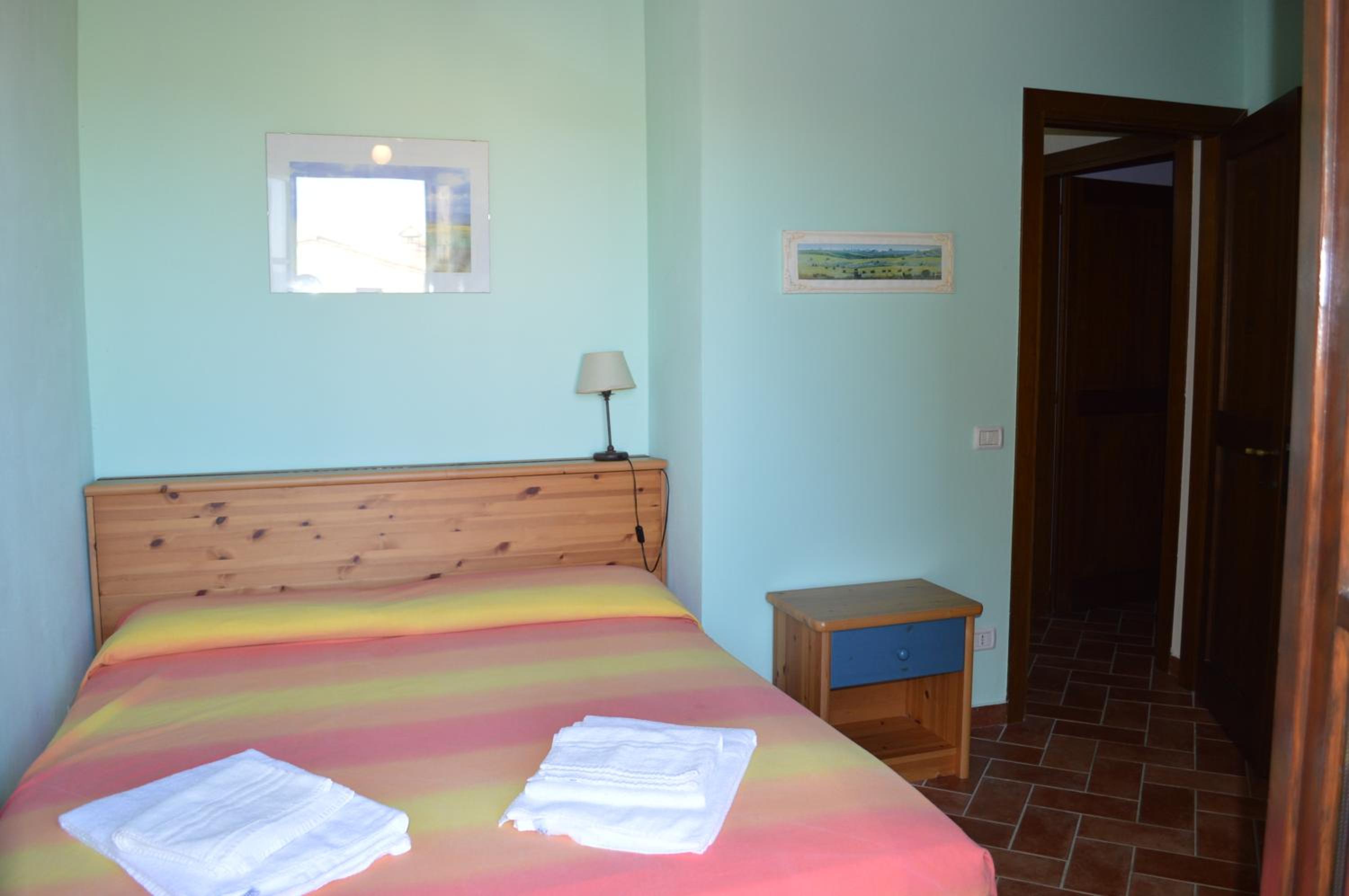 House with private garden in the Crete Senesi view 2