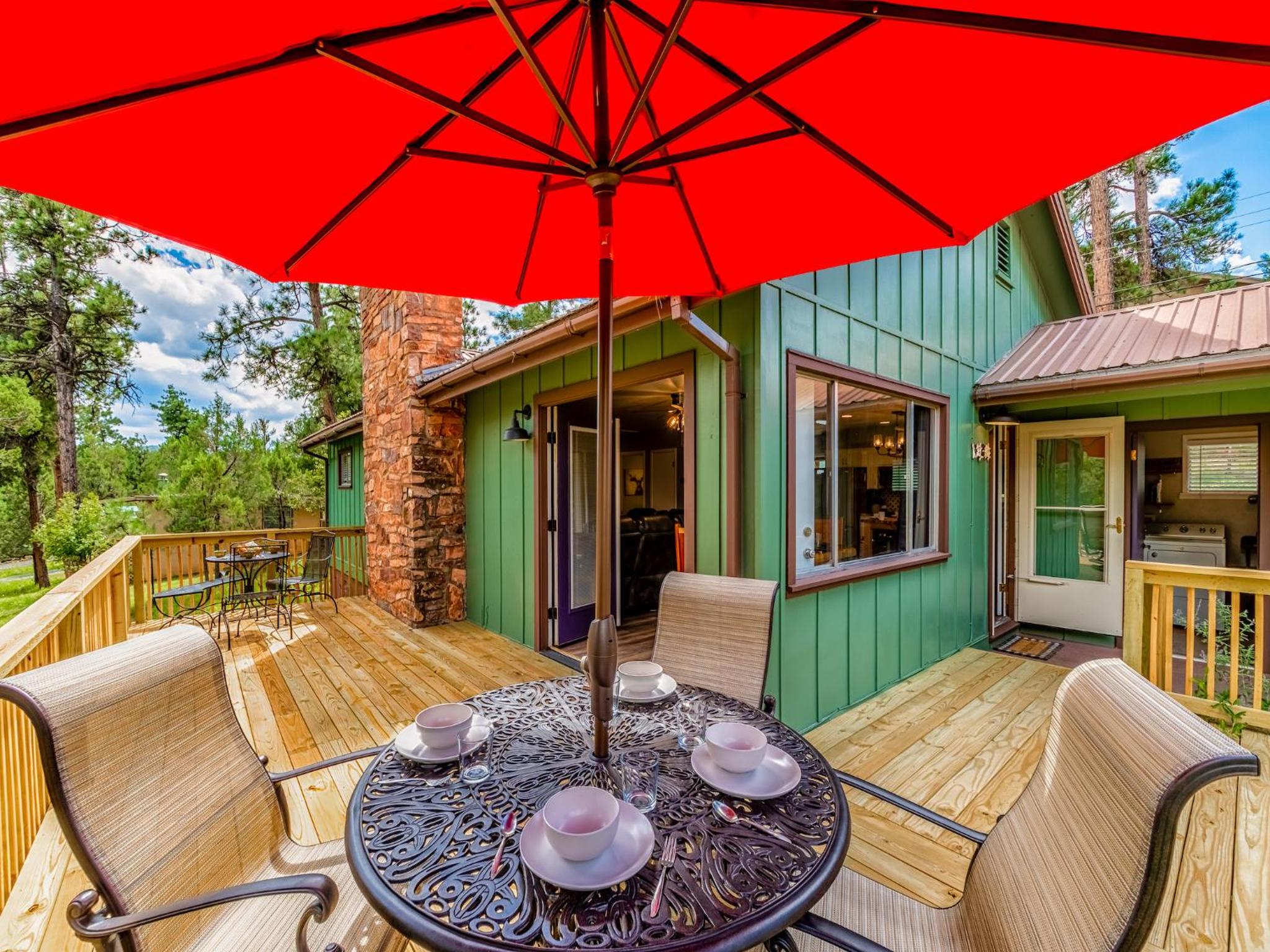 Hotel Texas Trio Cabin, 3 Bedrooms, Hot Tub, Fireplace, Sleeps 6 - Image 1