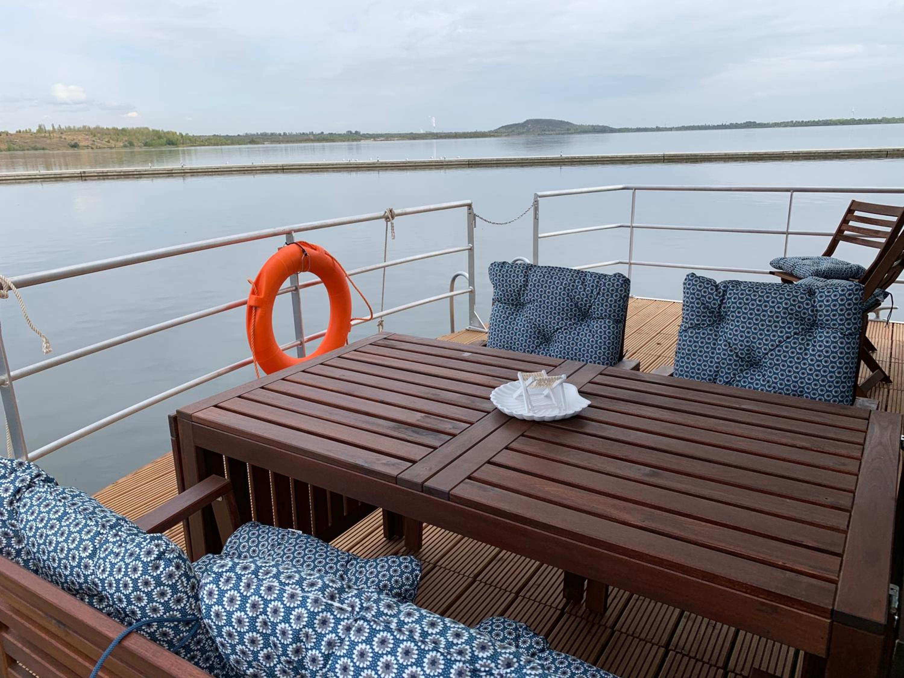 Hausboote Marina Braunsbedra