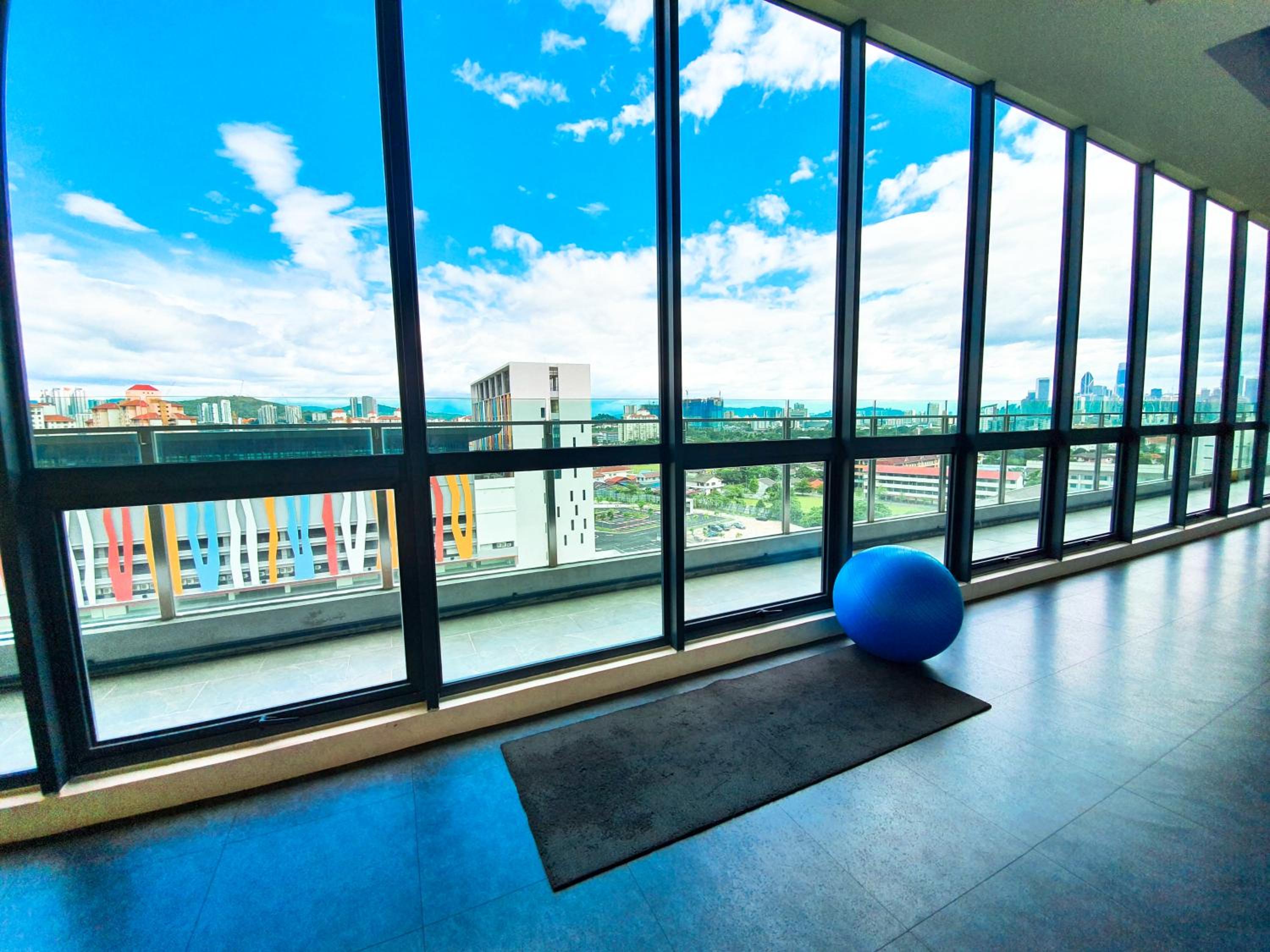 Beautiful Relaxing Home in SkyArena Ascenda (3-6pax)