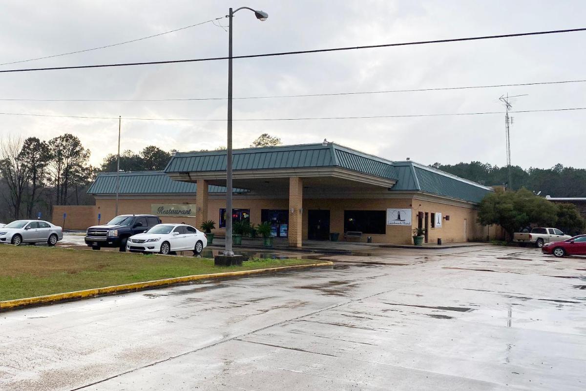 Leesville Vacations - Landmark Hotel - Property Image 4