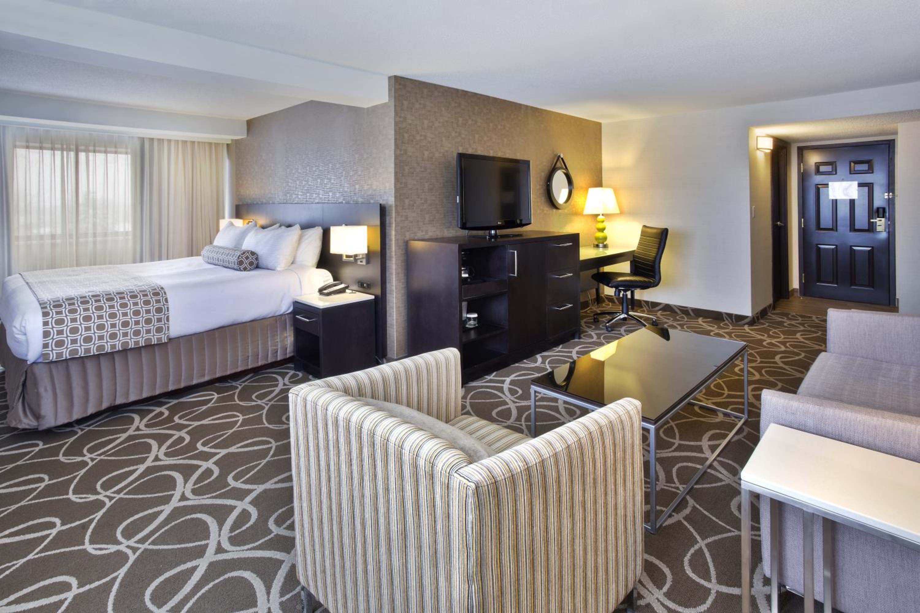 Kitchener Vacations - Crowne Plaza Kitchener-Waterloo, an IHG Hotel - Property Image 2