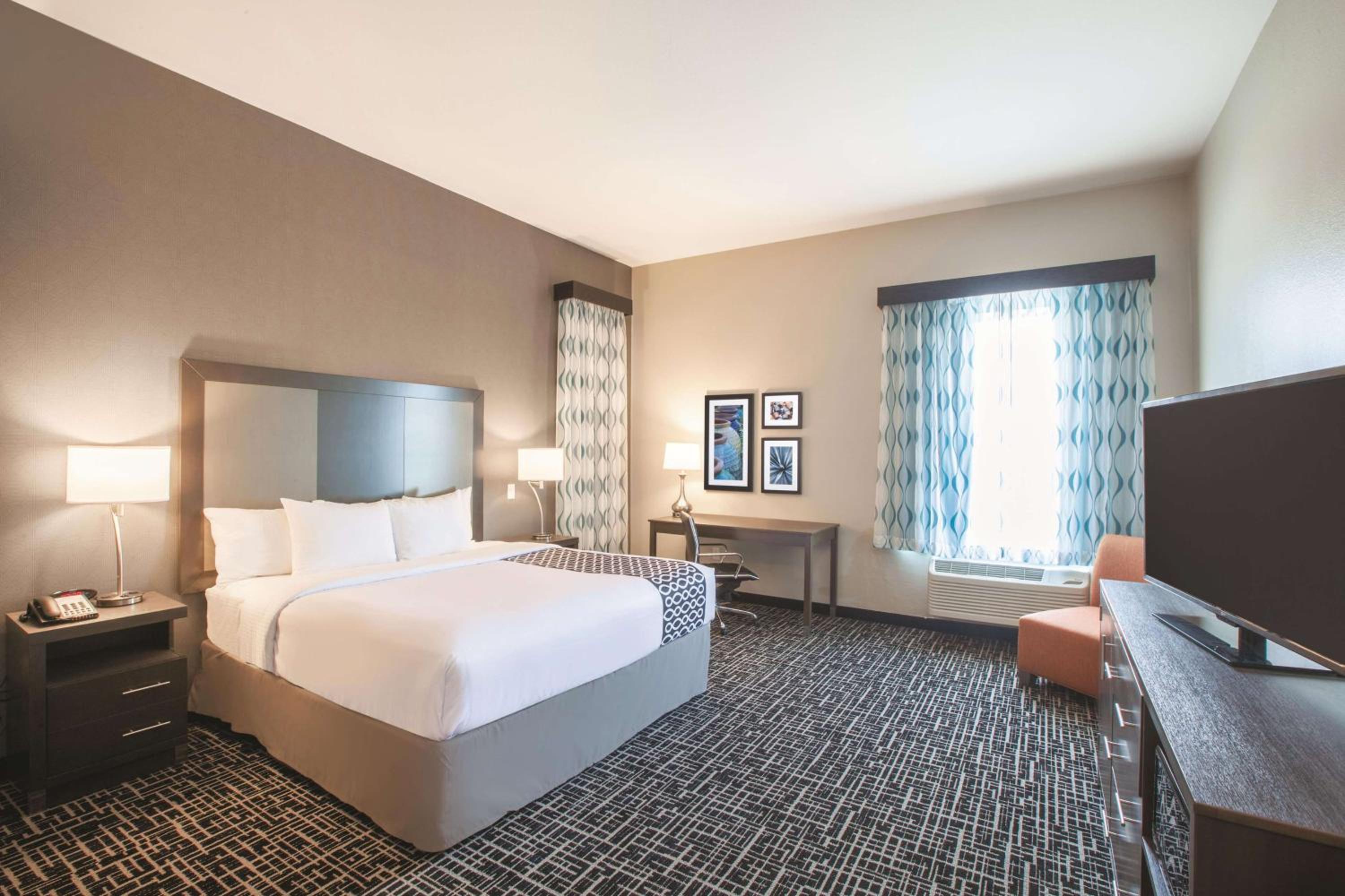 La Quinta by Wyndham San Marcos Outlet Mall - Property Image 3
