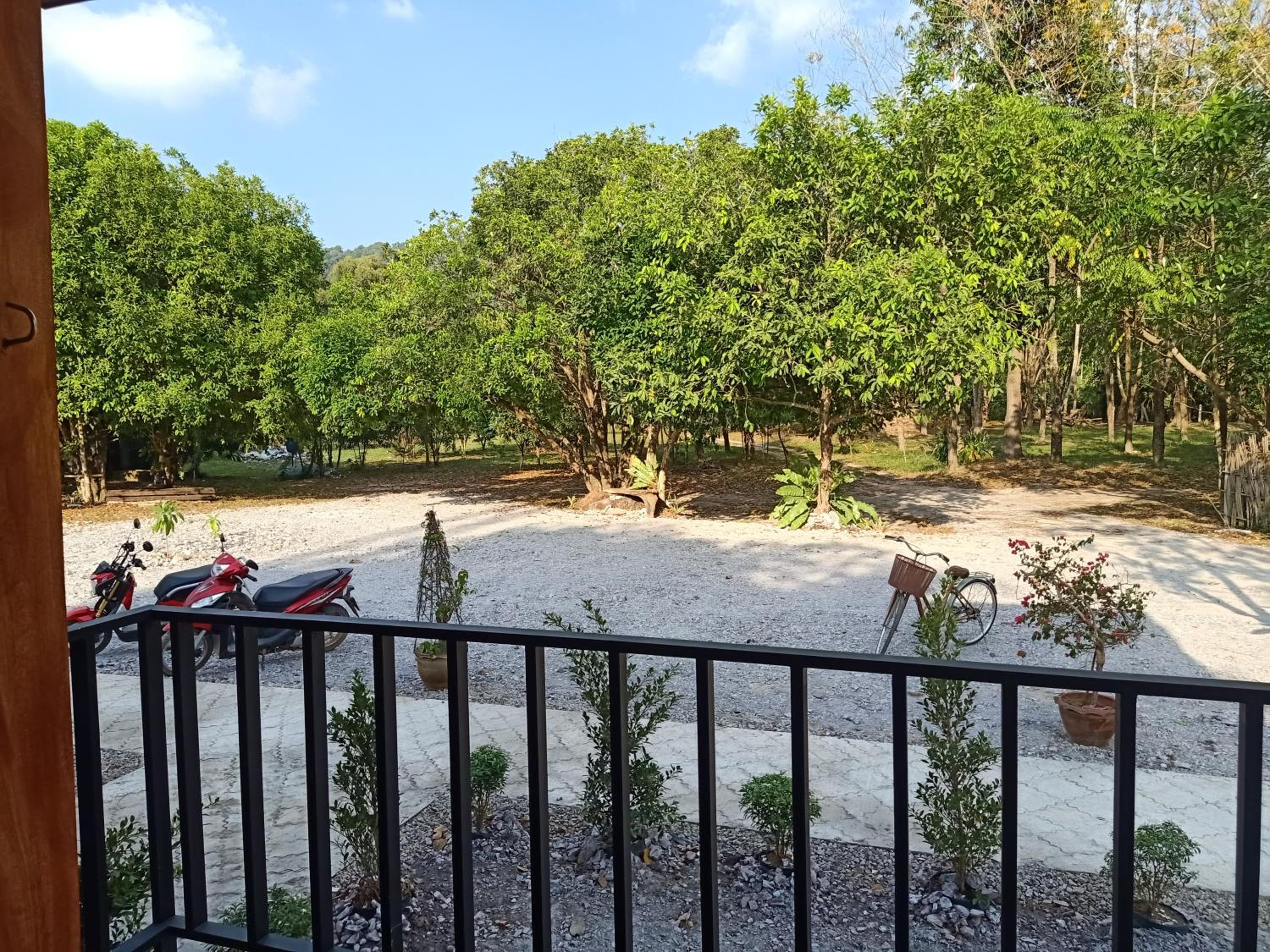 Lanta Buddy Resort , Long Beach