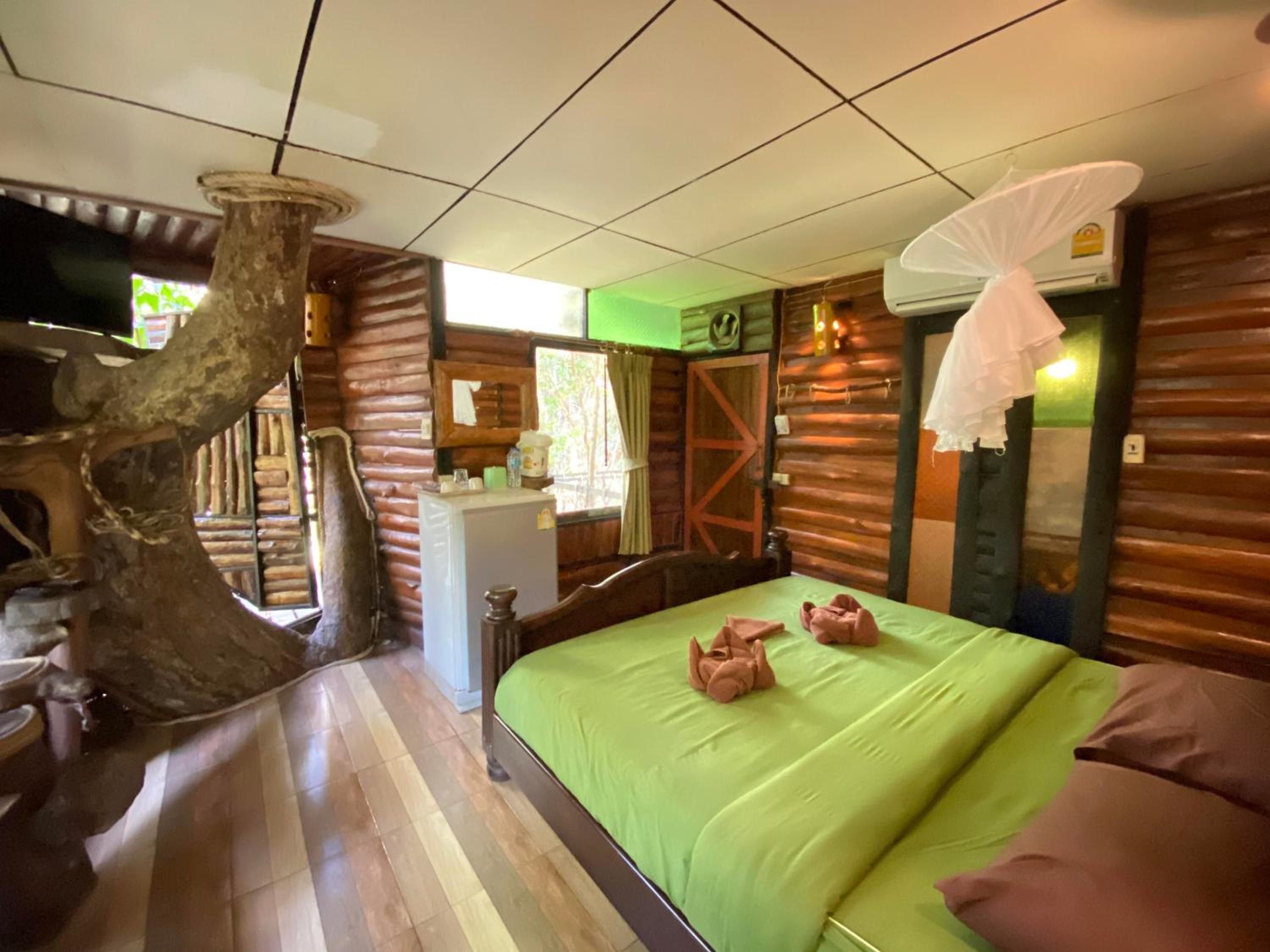 Khao Sok Tree House Resort