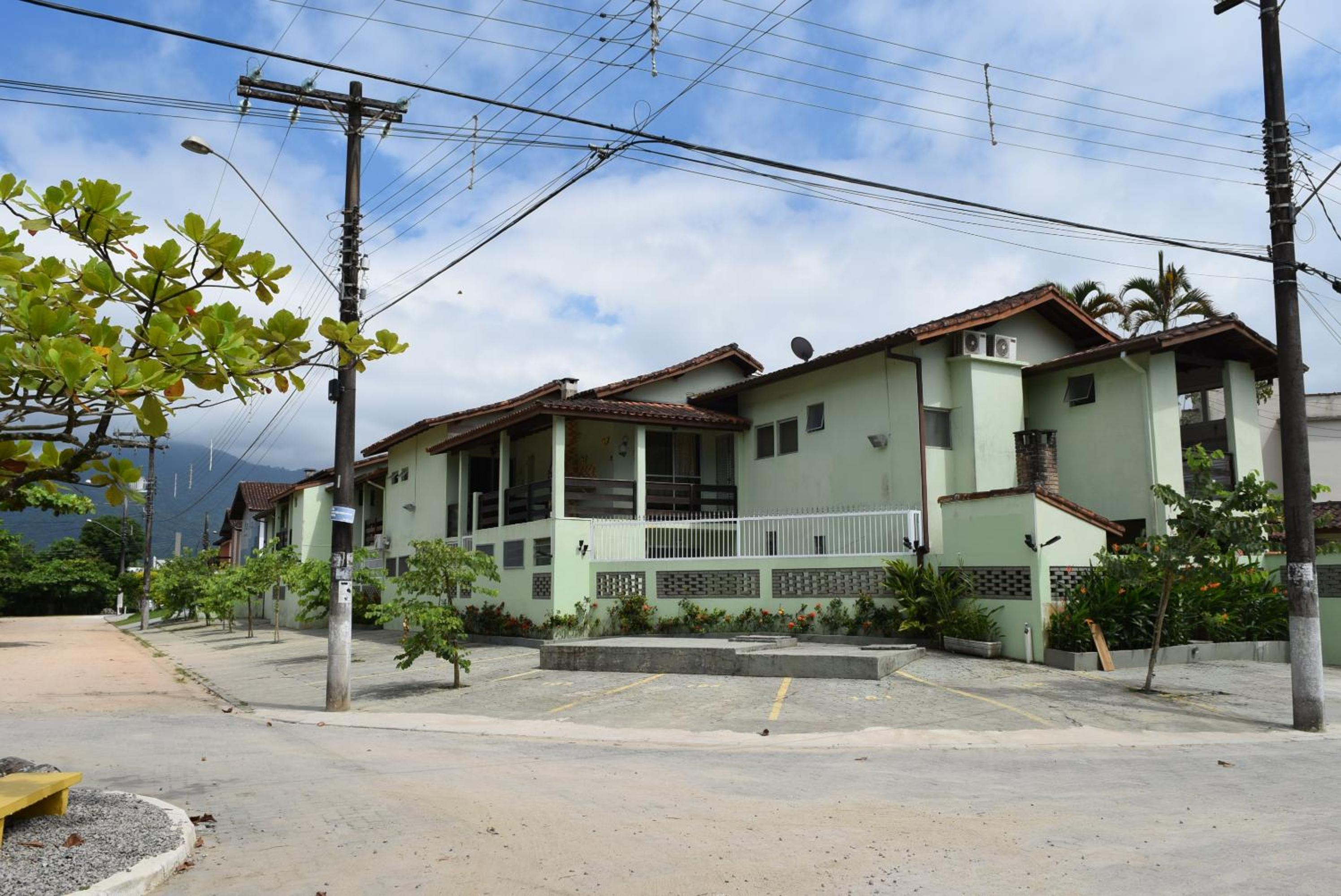 Praia de Maranduba - Em frente ao Mar - Apto Duplo para até 12 pessoas - Internet fibra - Churrasqueira privativa view 2