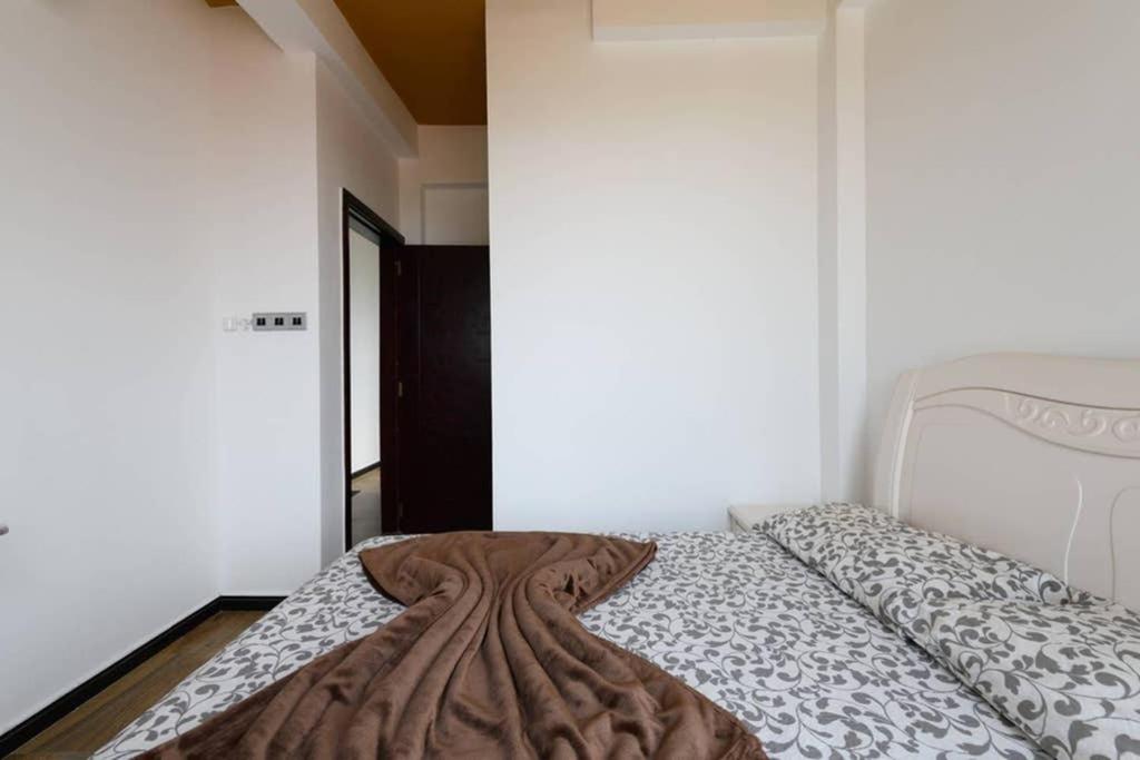 Amaze Residence luxury 2 bedroom apartment 3 view 3