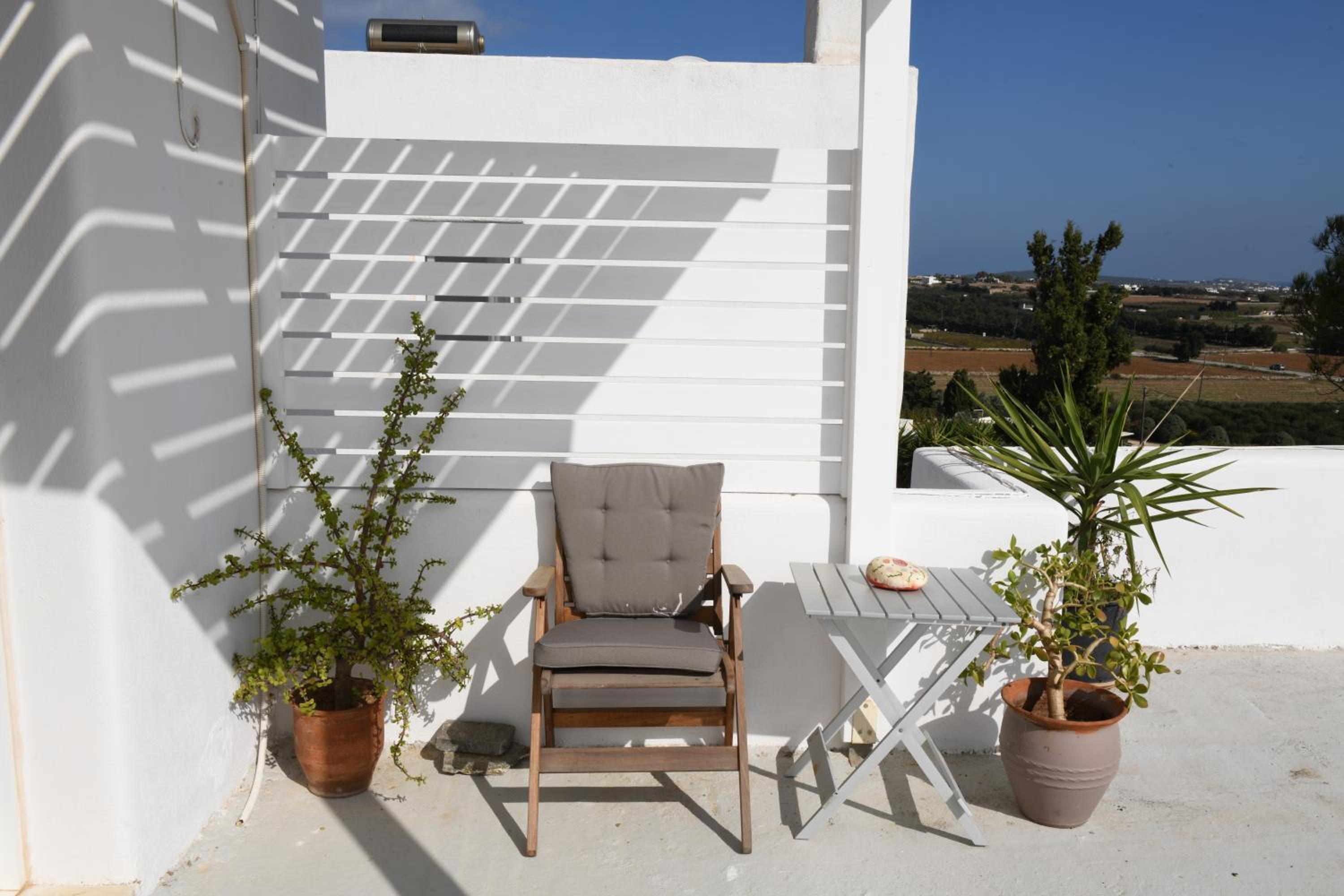 Cycladic House at the suburbs of Naousa photo 3