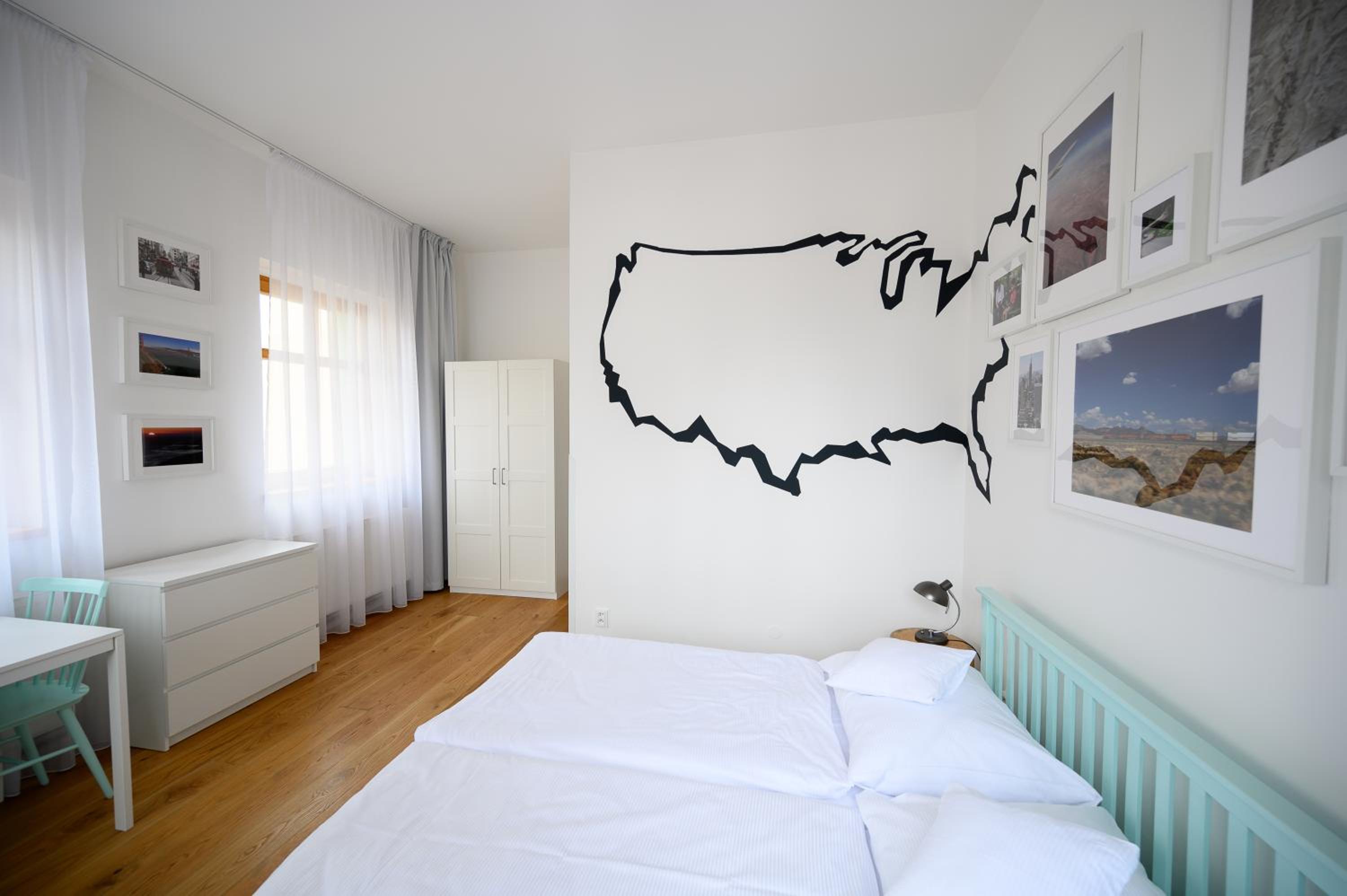 Světoběžník Bed & Wine