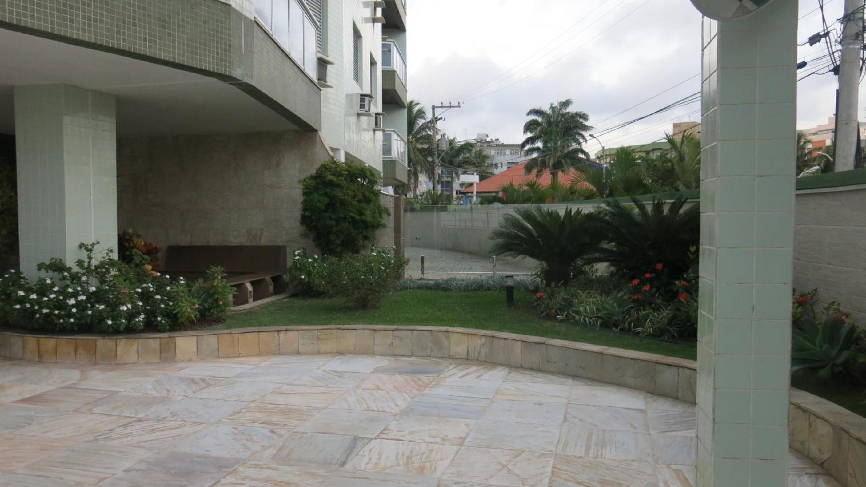 Joneson aluga um apto 3 Quartos na beira da Praia do Forte