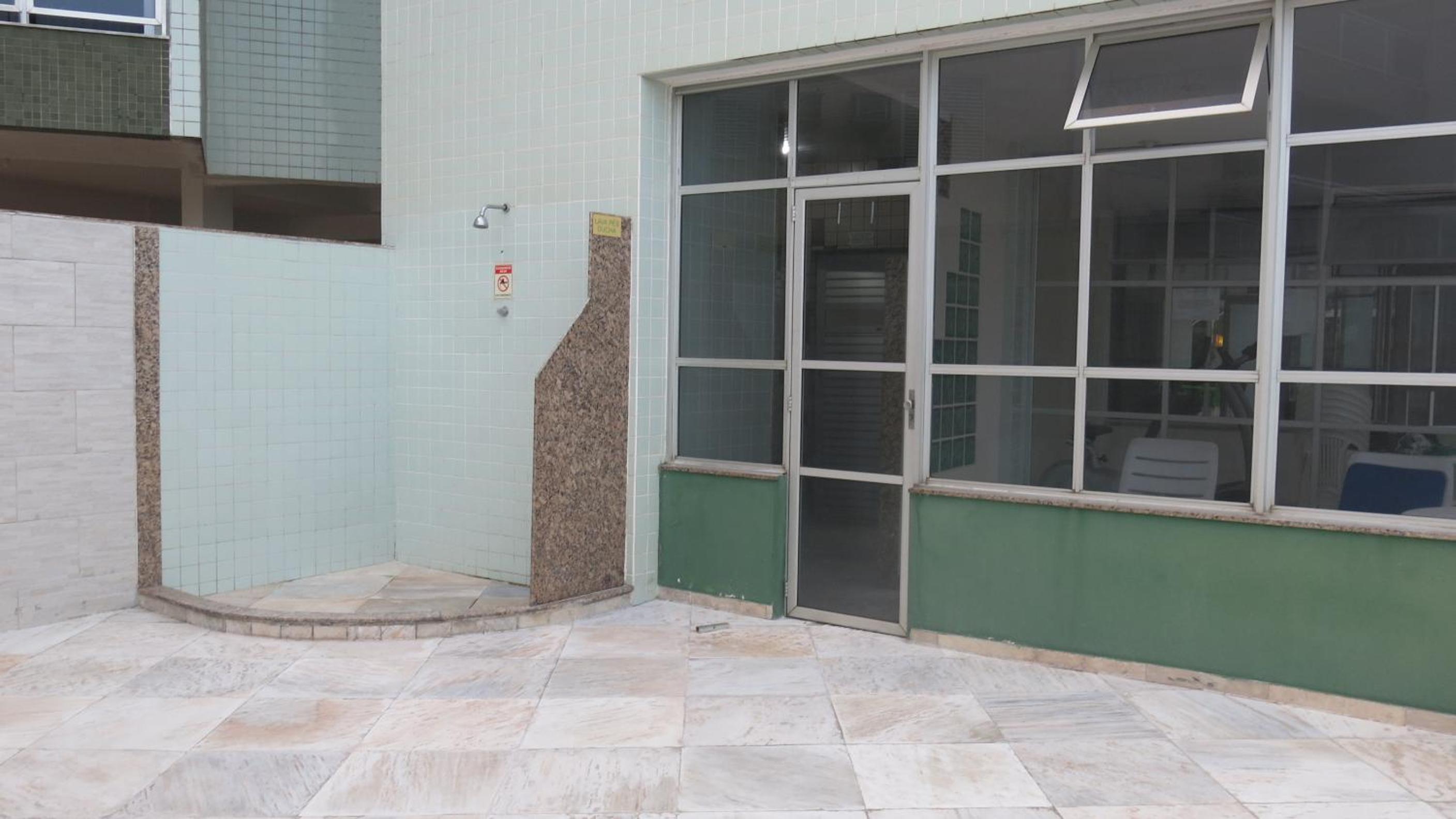 Joneson aluga um apto 3 Quartos na beira da Praia do Forte