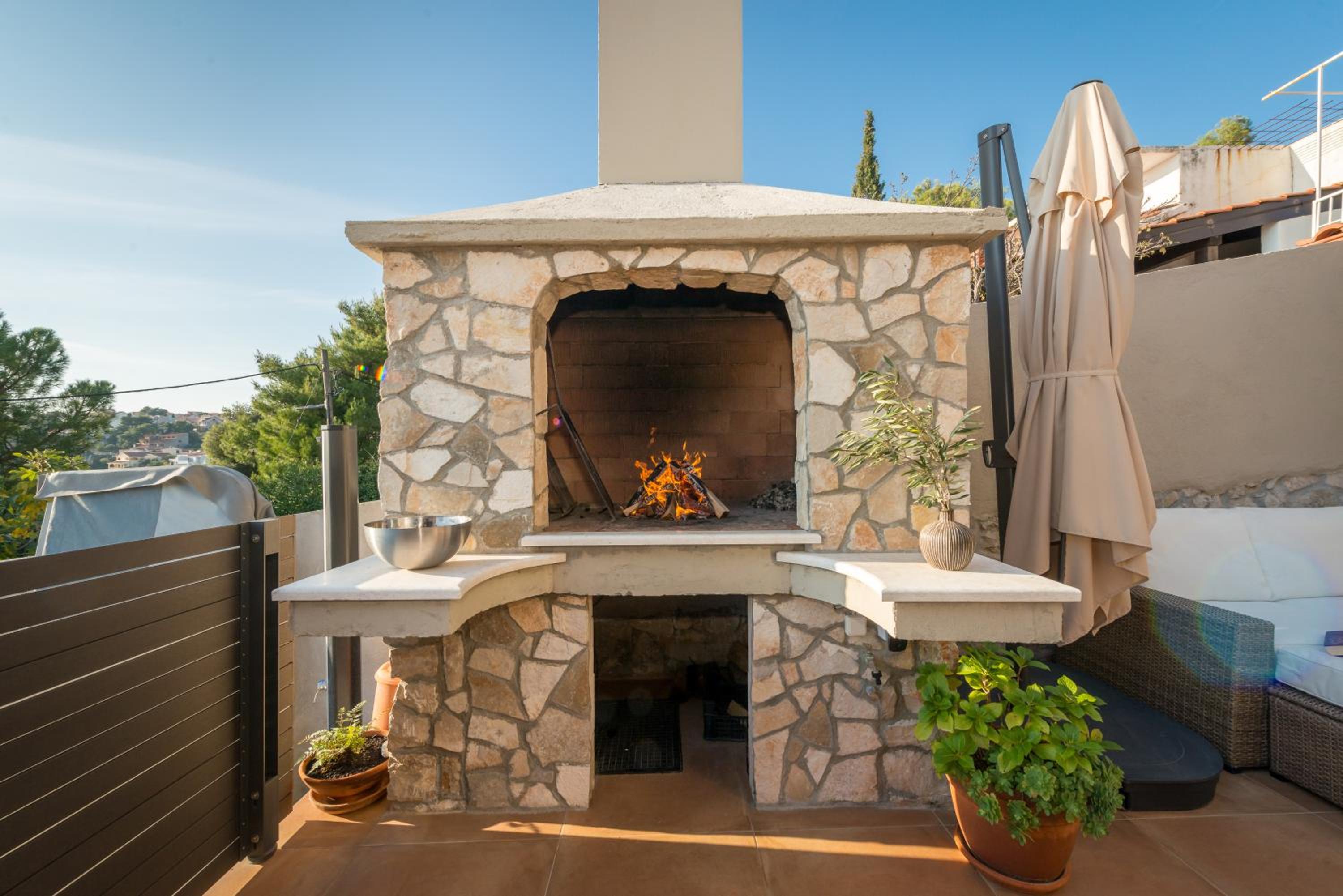 Paradiso Apartment with Private Jacuzzi and Terrace view 3