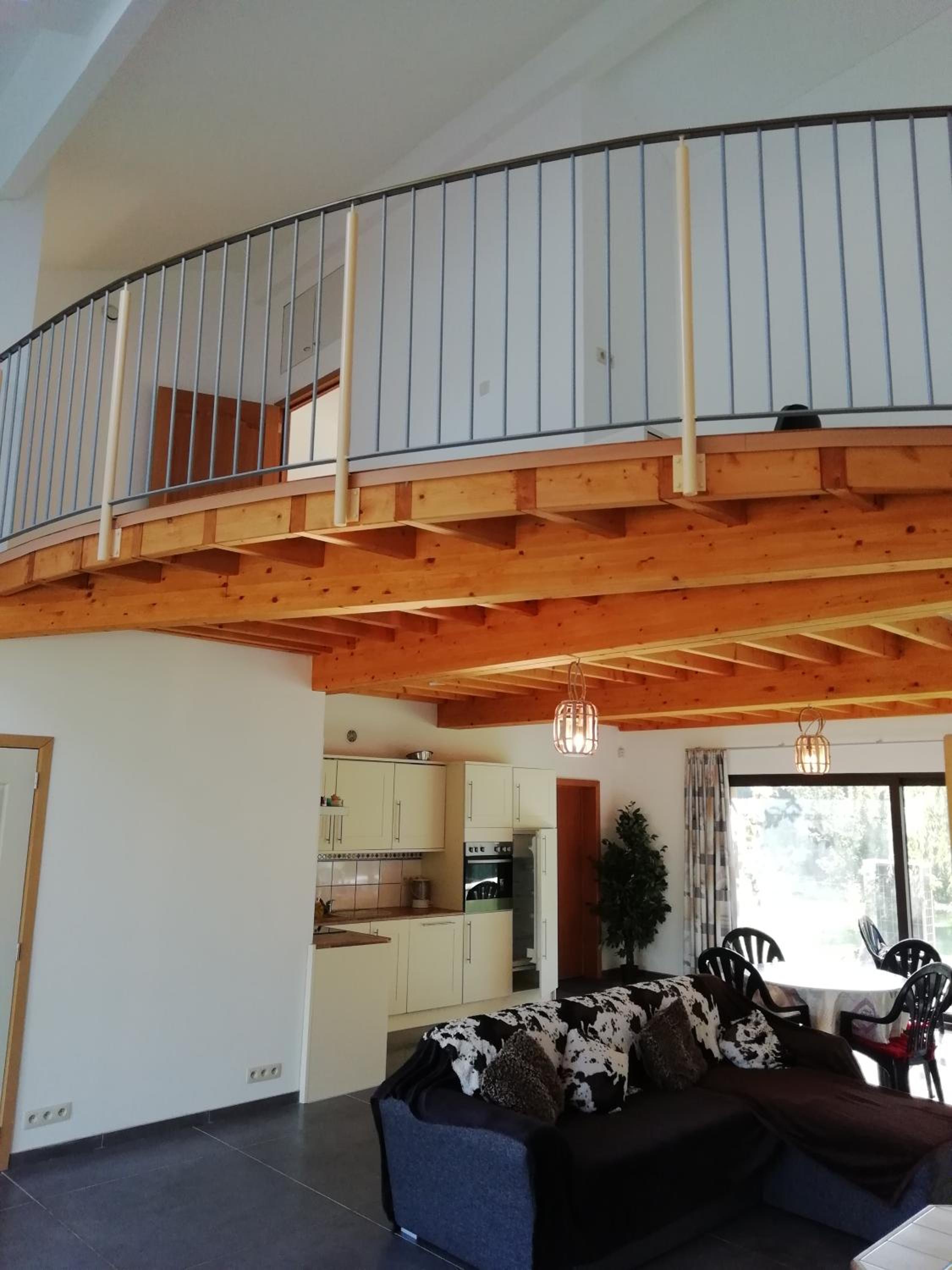 Florennes Gîte neuf 150 M2 devant un grand lac privé de 2 hectares poissonneux au milieu des bois