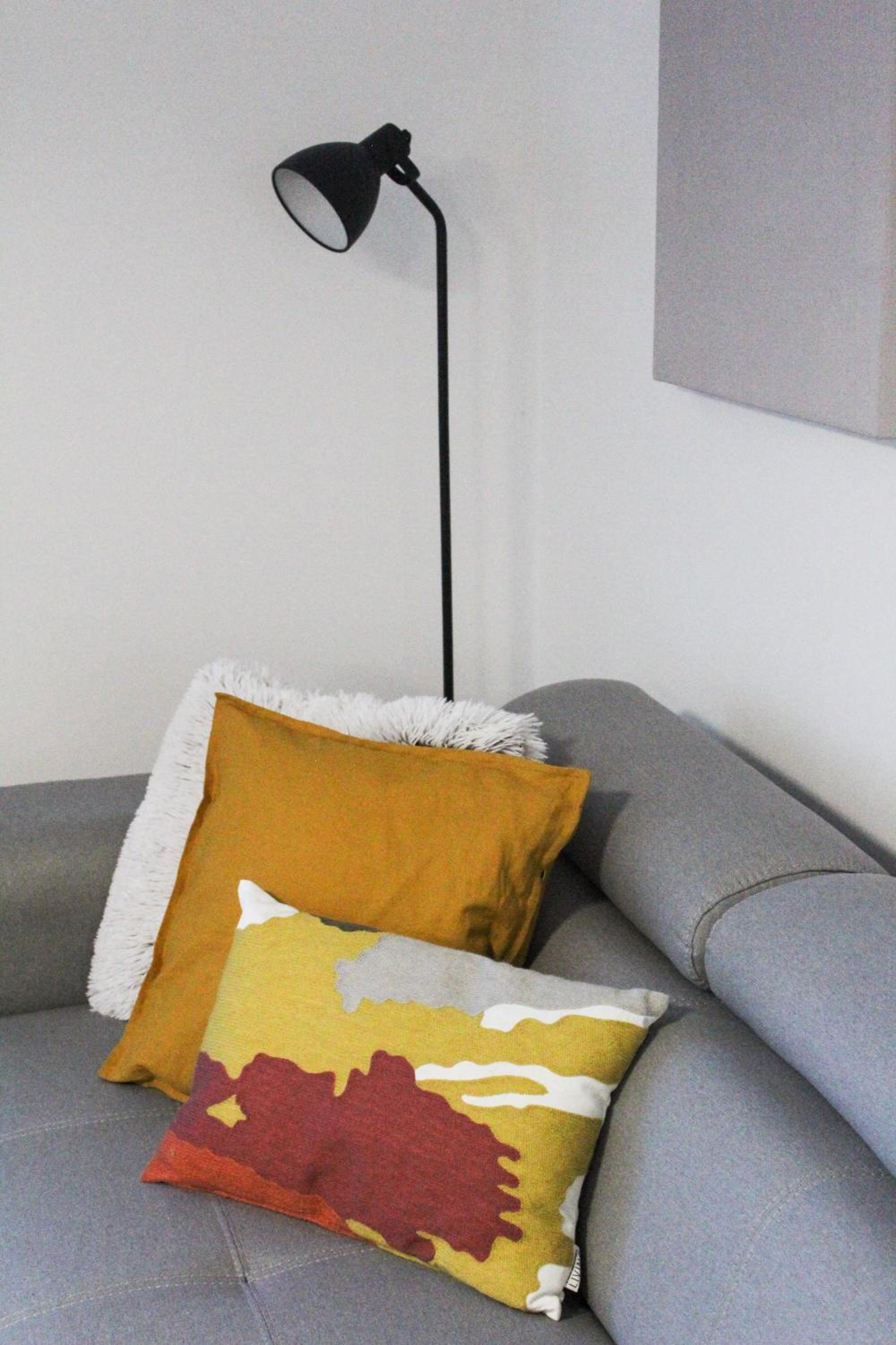 Bright, modern & cozy apartment view 4