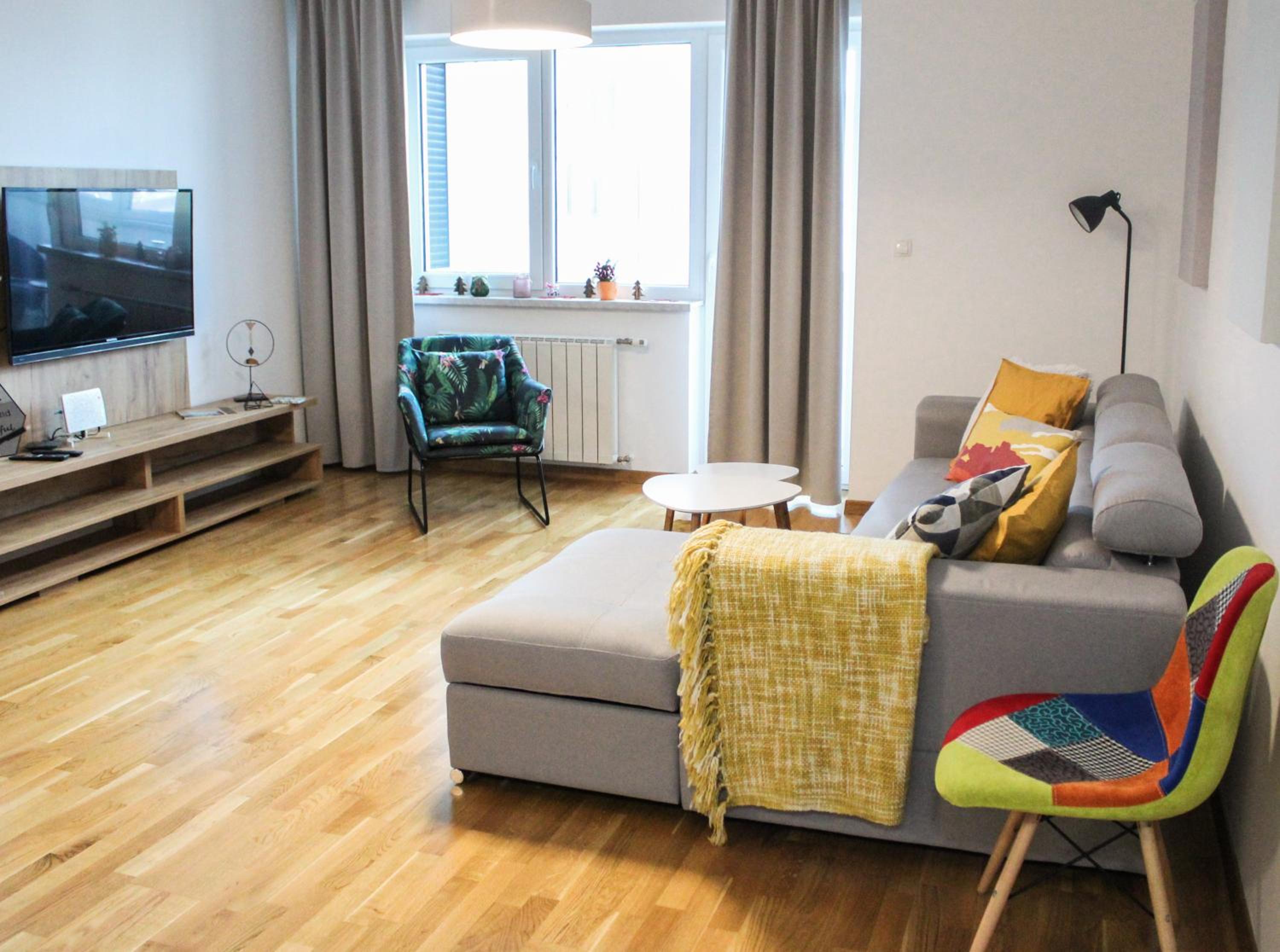 Bright, modern & cozy apartment view 3