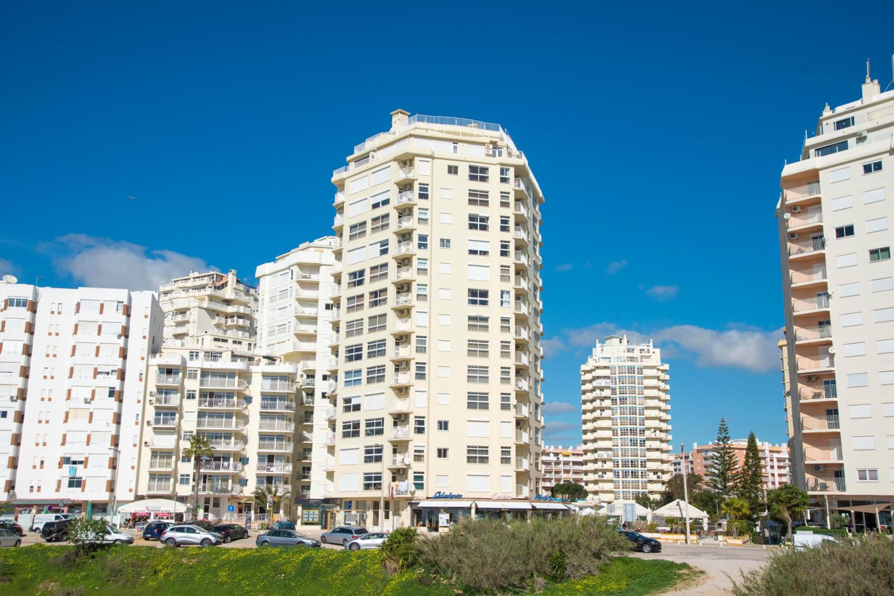 Hotel Casa do Barco, Vista Praia Armação Pêra - Image 1
