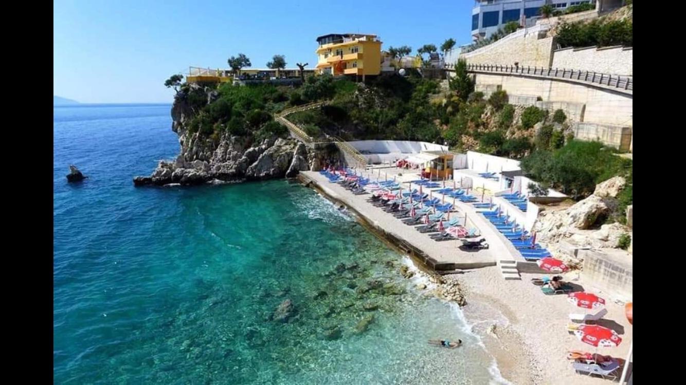 Lovely place. Close to beach & Boulevard