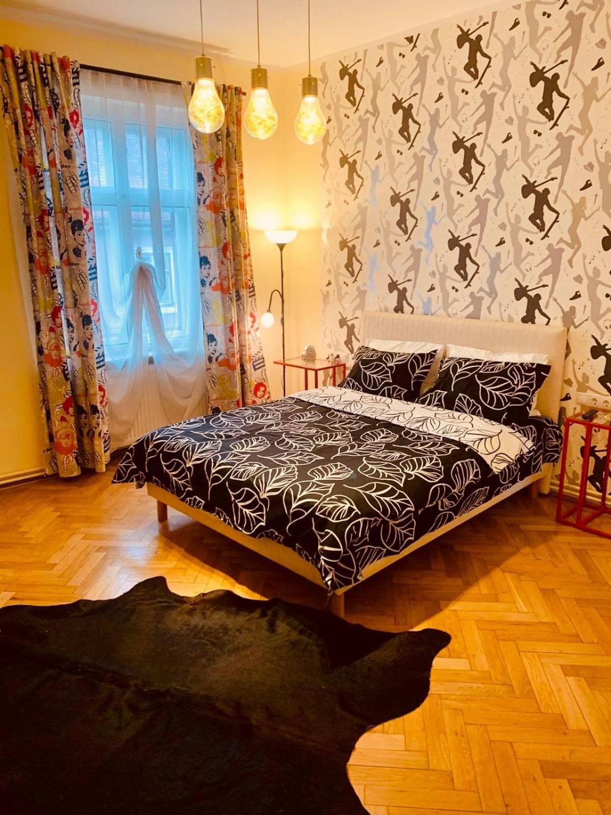 Cinematheque Ultracentral Apartment view 3