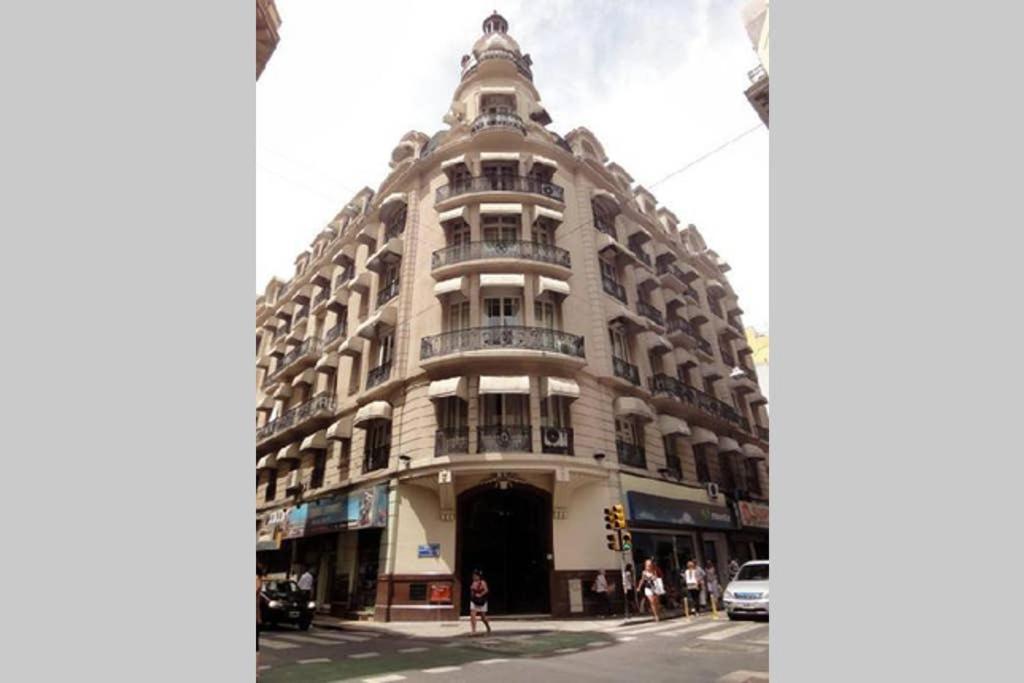 Spacious 2BR Historic Apartment Executive Ready Fast WiFi
