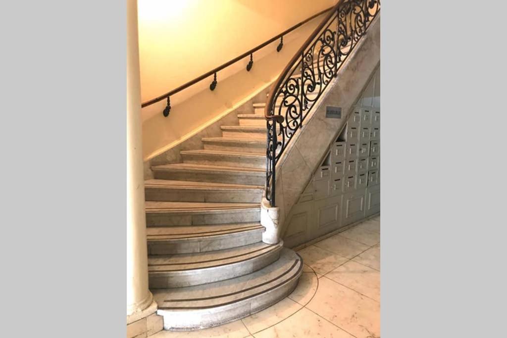 Spacious 2BR Historic Apartment Executive Ready Fast WiFi