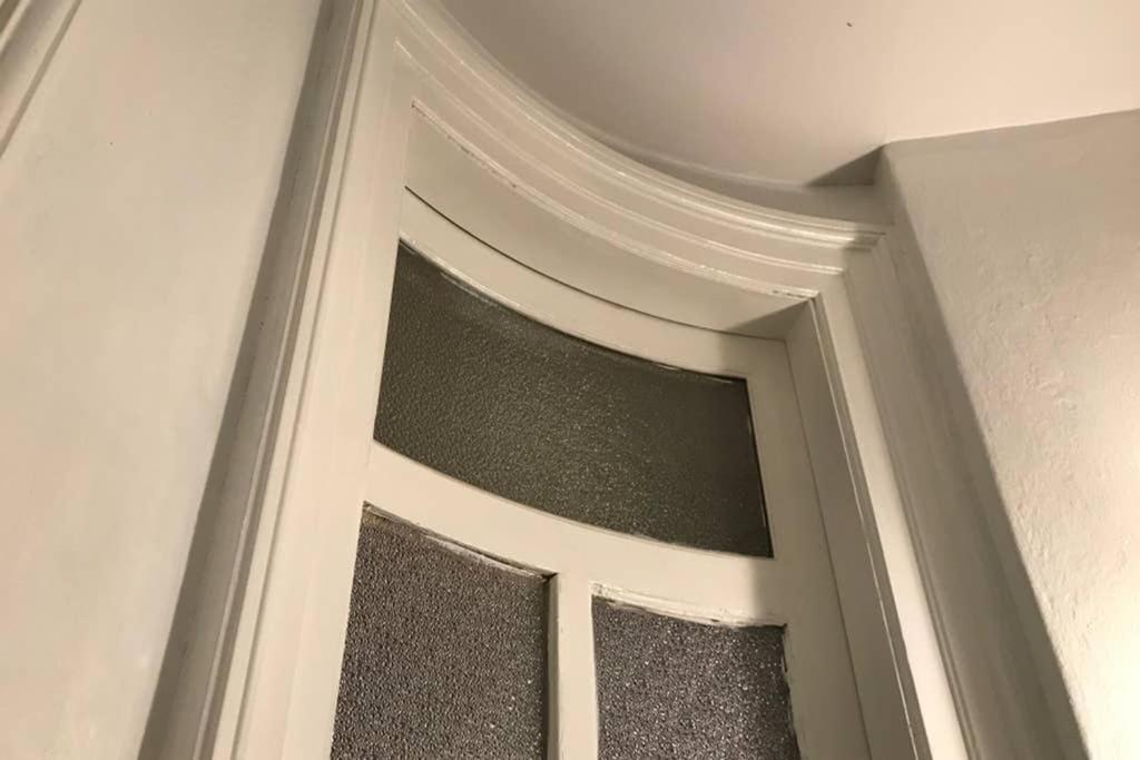 Spacious 2BR Historic Apartment Executive Ready Fast WiFi