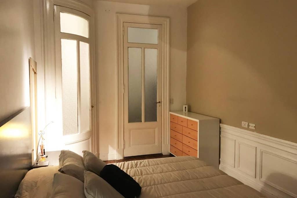 Spacious 2BR Historic Apartment Executive Ready Fast WiFi