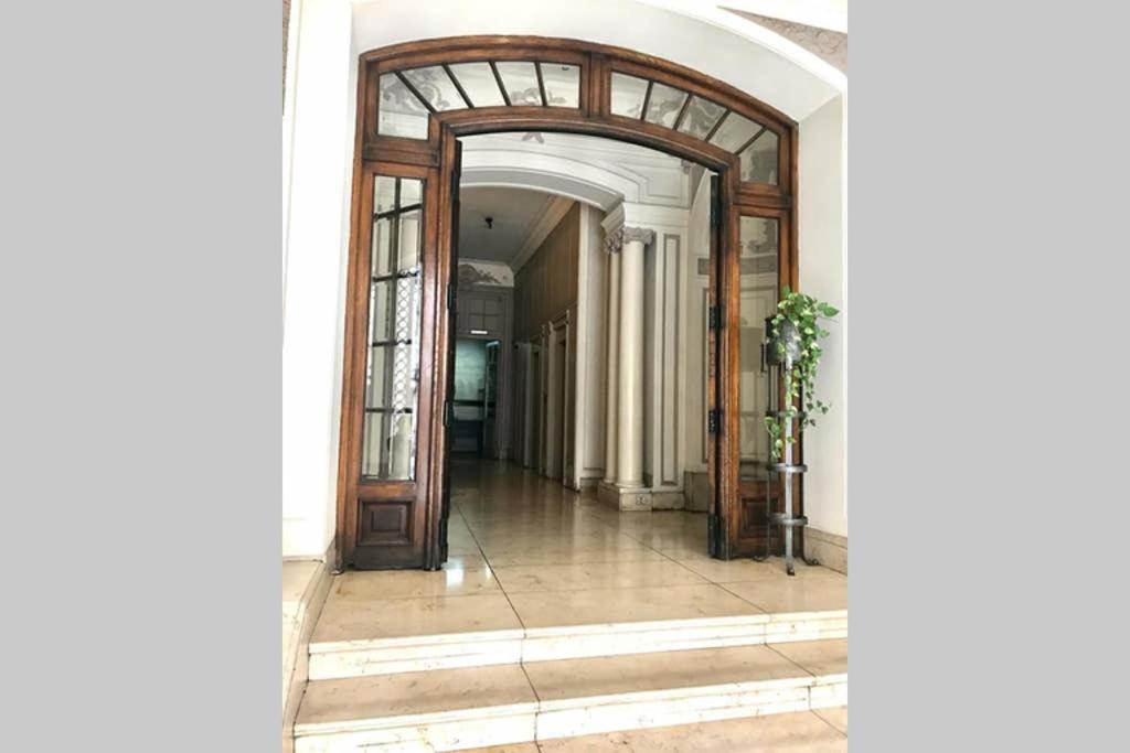 Spacious 2BR Historic Apartment Executive Ready Fast WiFi