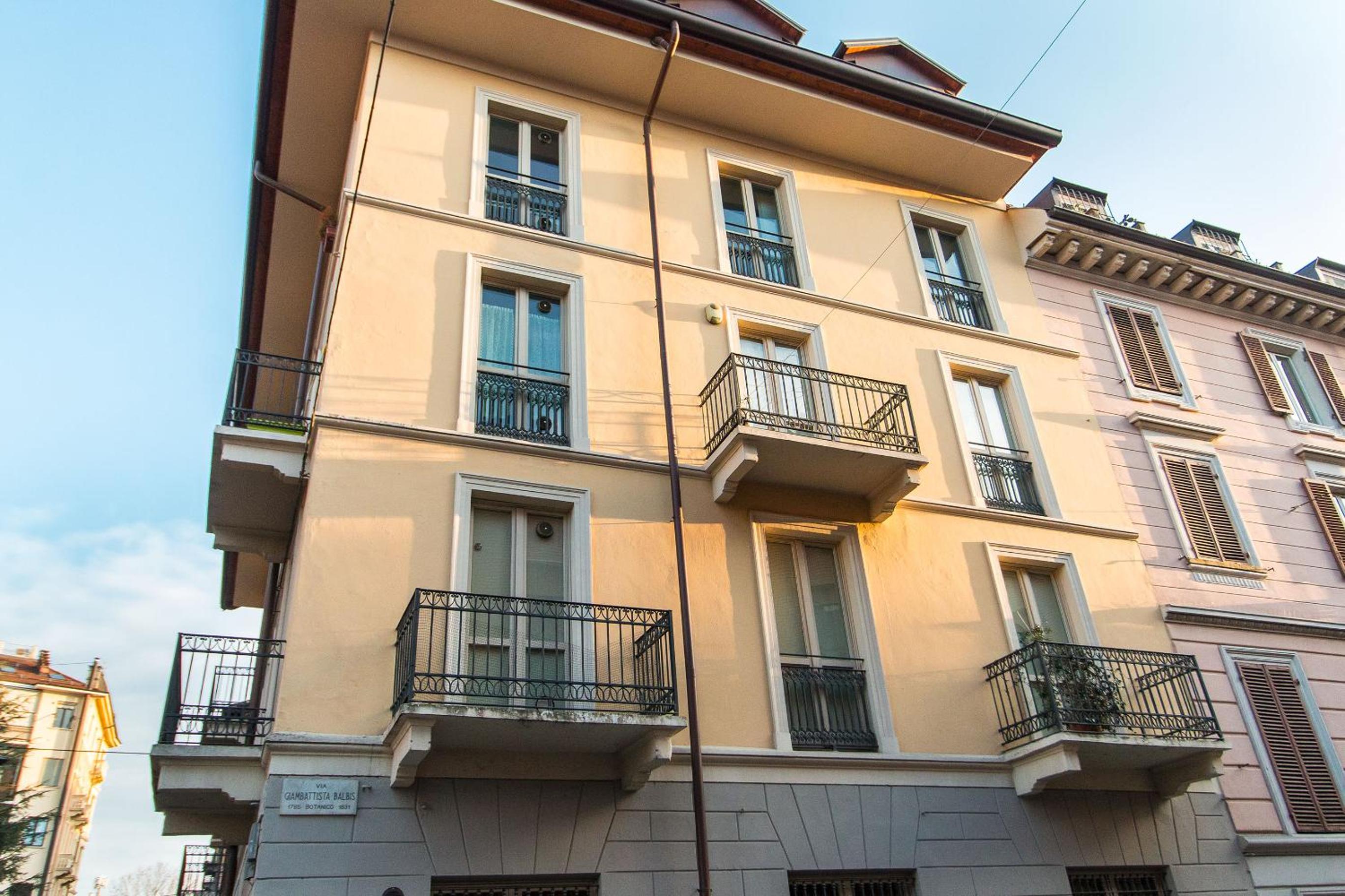GuestHost - Piazza Statuto Functional Studio view 4