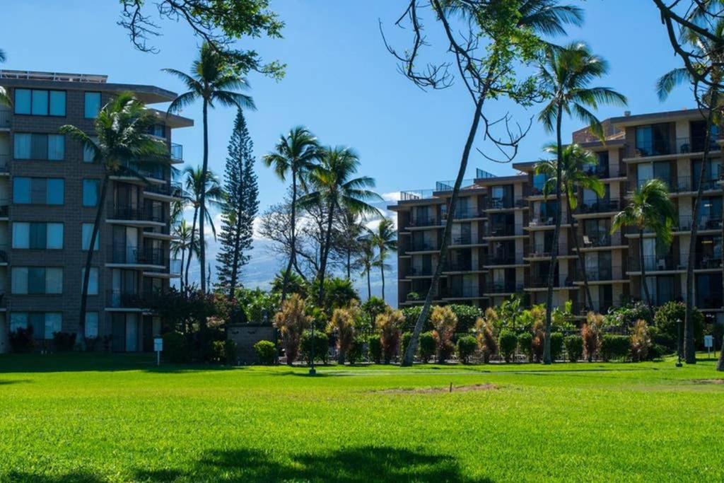 Hotel Oceanfront penthouse with amazing views at Kauhale Makai - Image 1