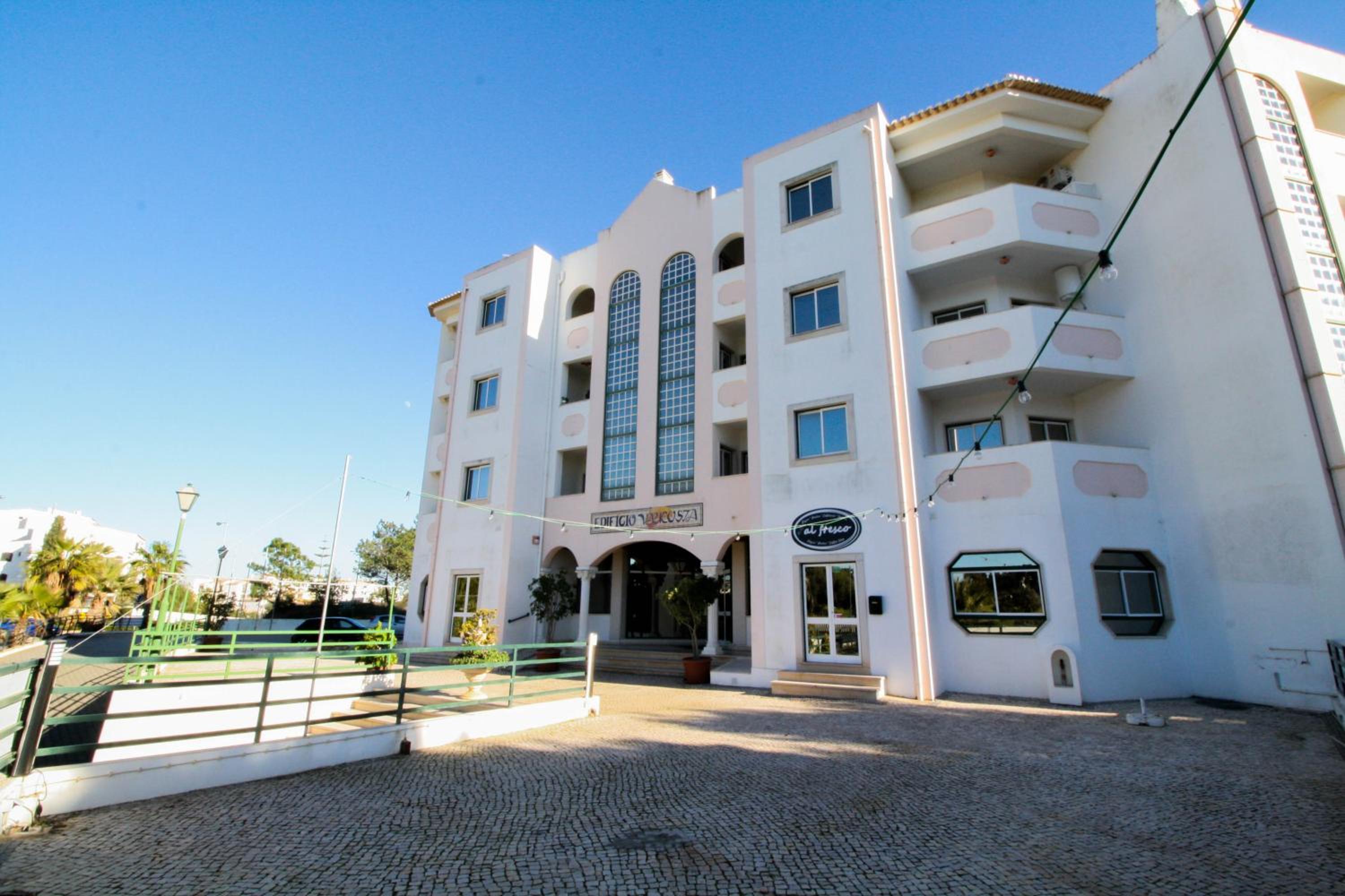 Vau Costa beach apartment with pool view 3