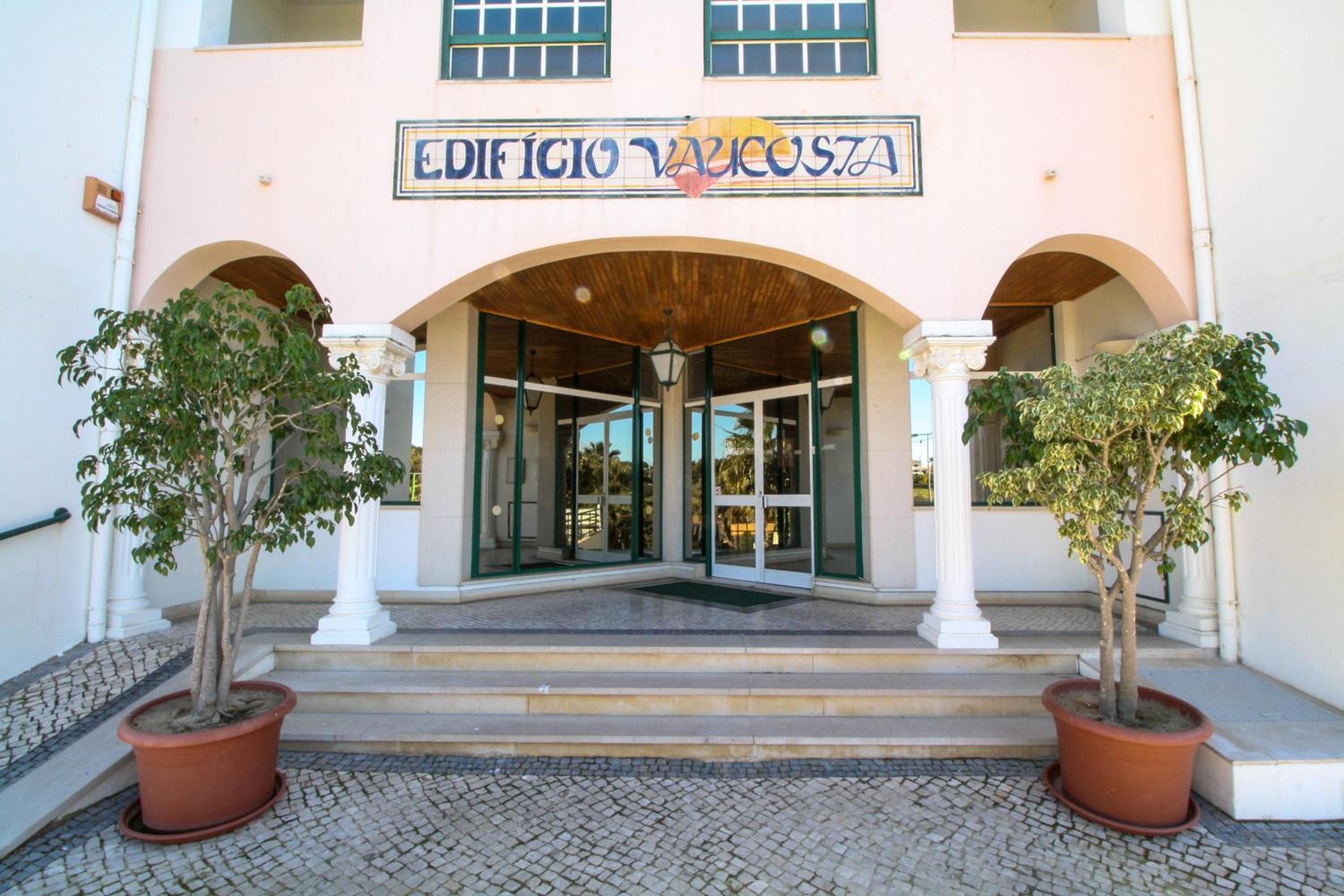 Vau Costa beach apartment with pool view 4