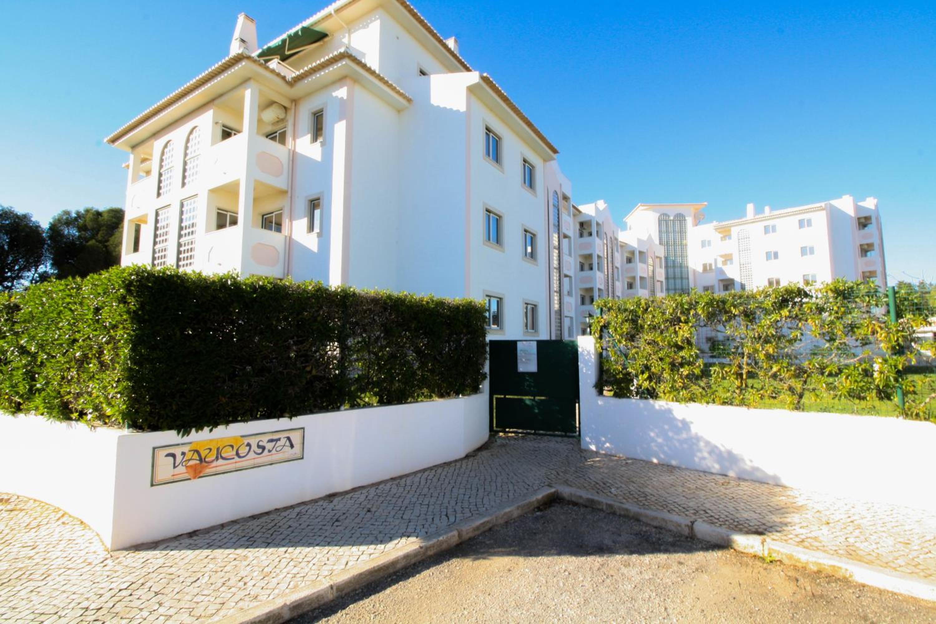 Vau Costa beach apartment with pool view 5
