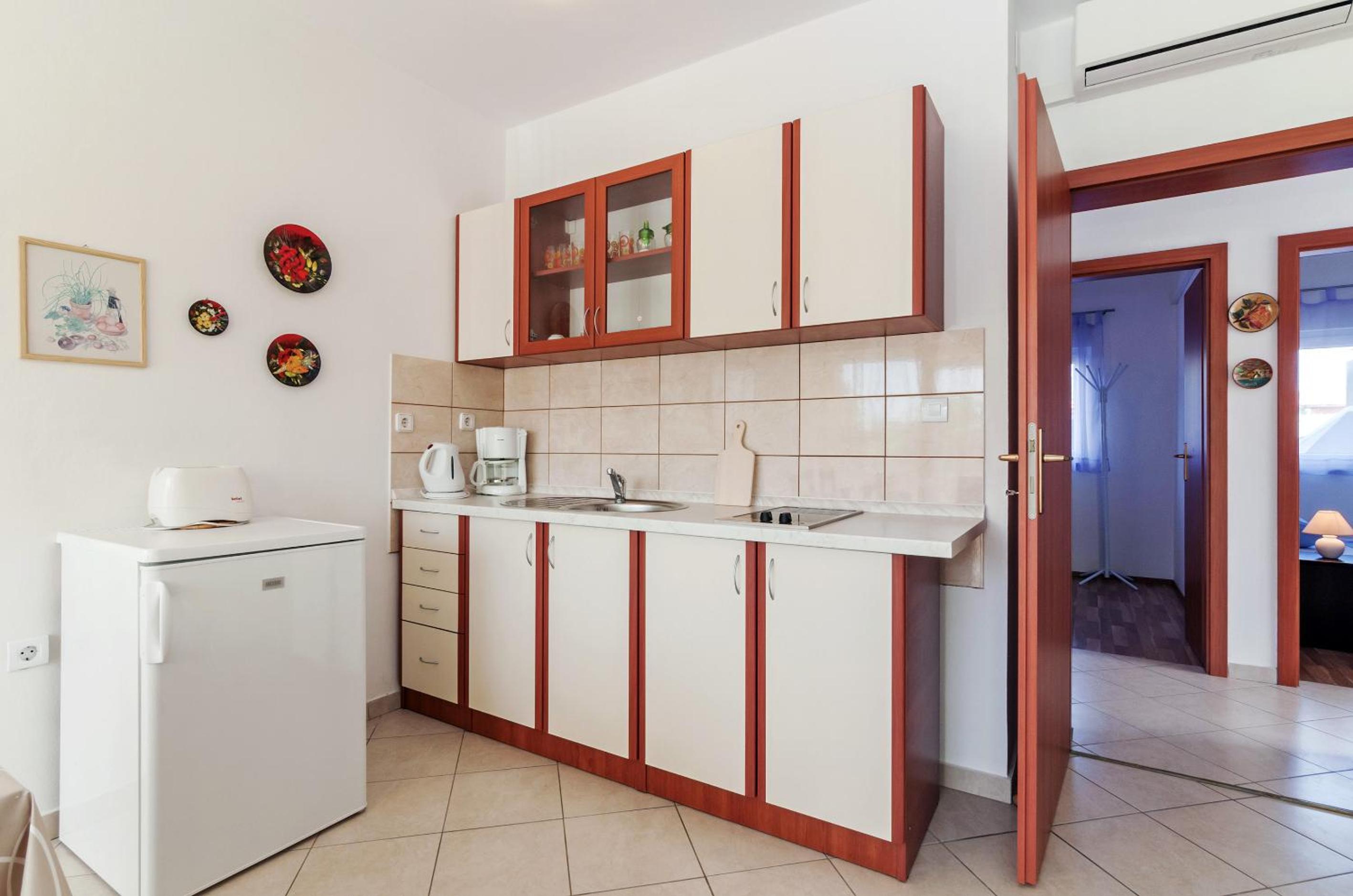 Apartment Marelja - free private parking and balcony view 3