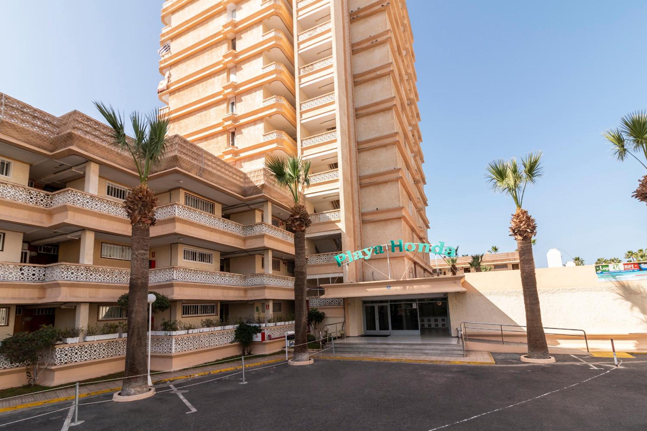 HomeForGuest Modern and recently renovated apartment in Arona view 3