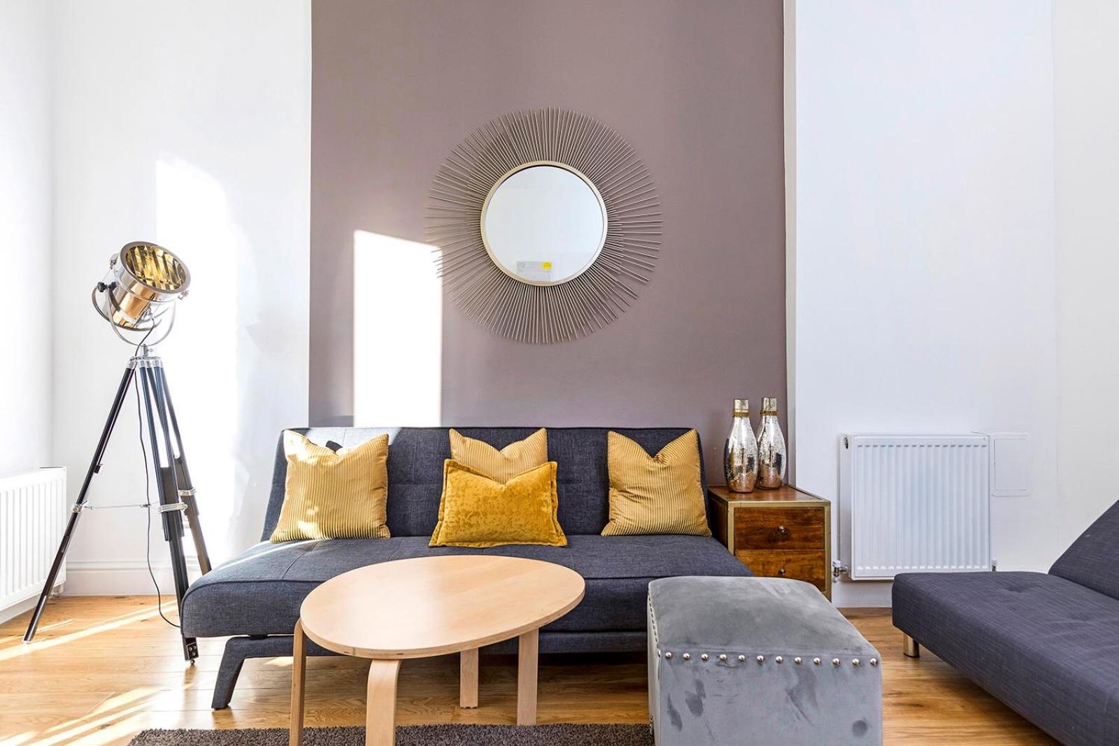 Stylish 2 Bed Apartment-Zone 2 - 10 Minutes to the heart of London- sleeps up 8