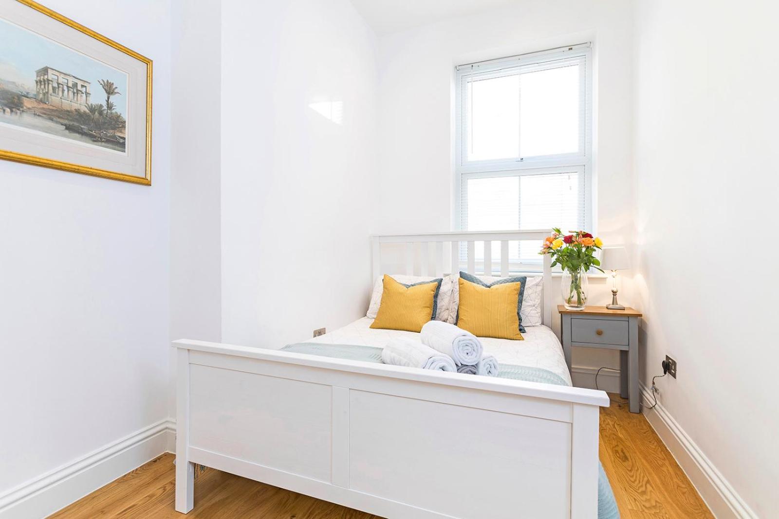 Stylish 2 Bed Apartment-Zone 2 - 10 Minutes to the heart of London- sleeps up 8