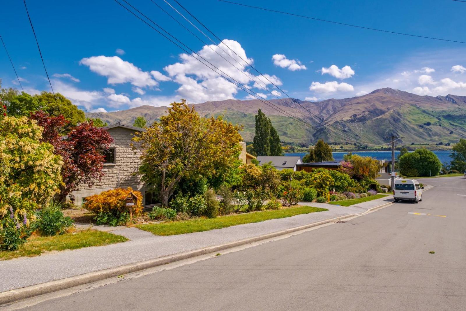 Taha Wai - Wanaka Holiday Home view 2